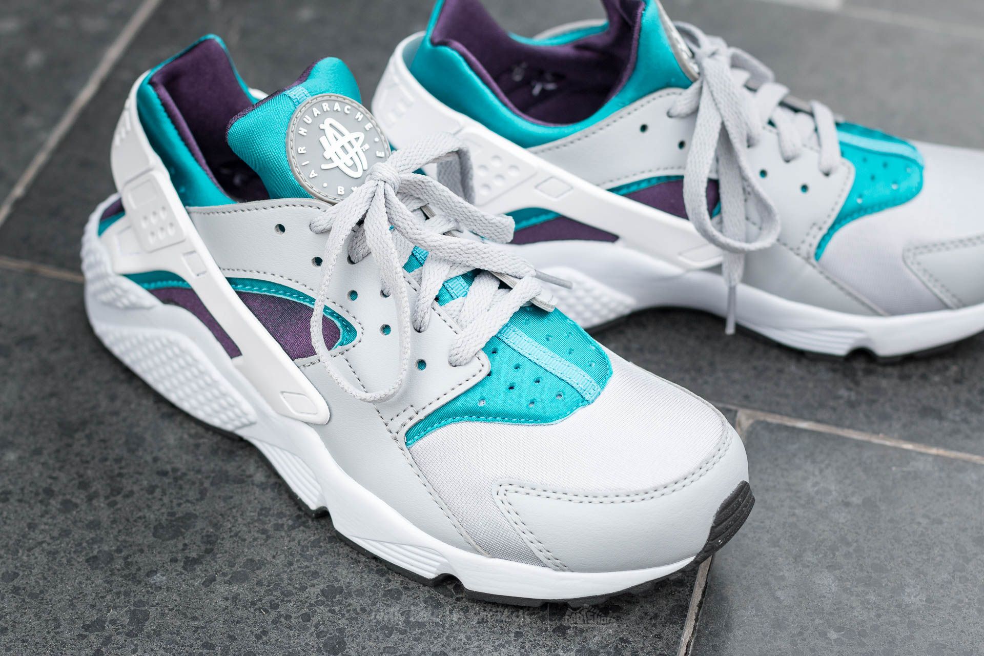 Men s shoes Nike Air Huarache Wolf Grey White Aquatone Purple