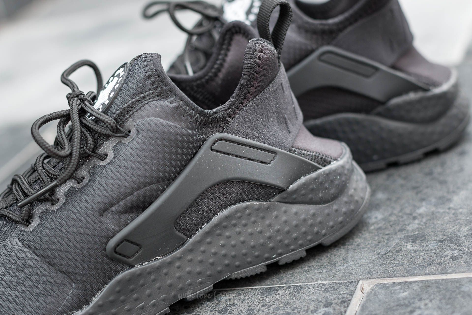 Women's huarache ultra sales black