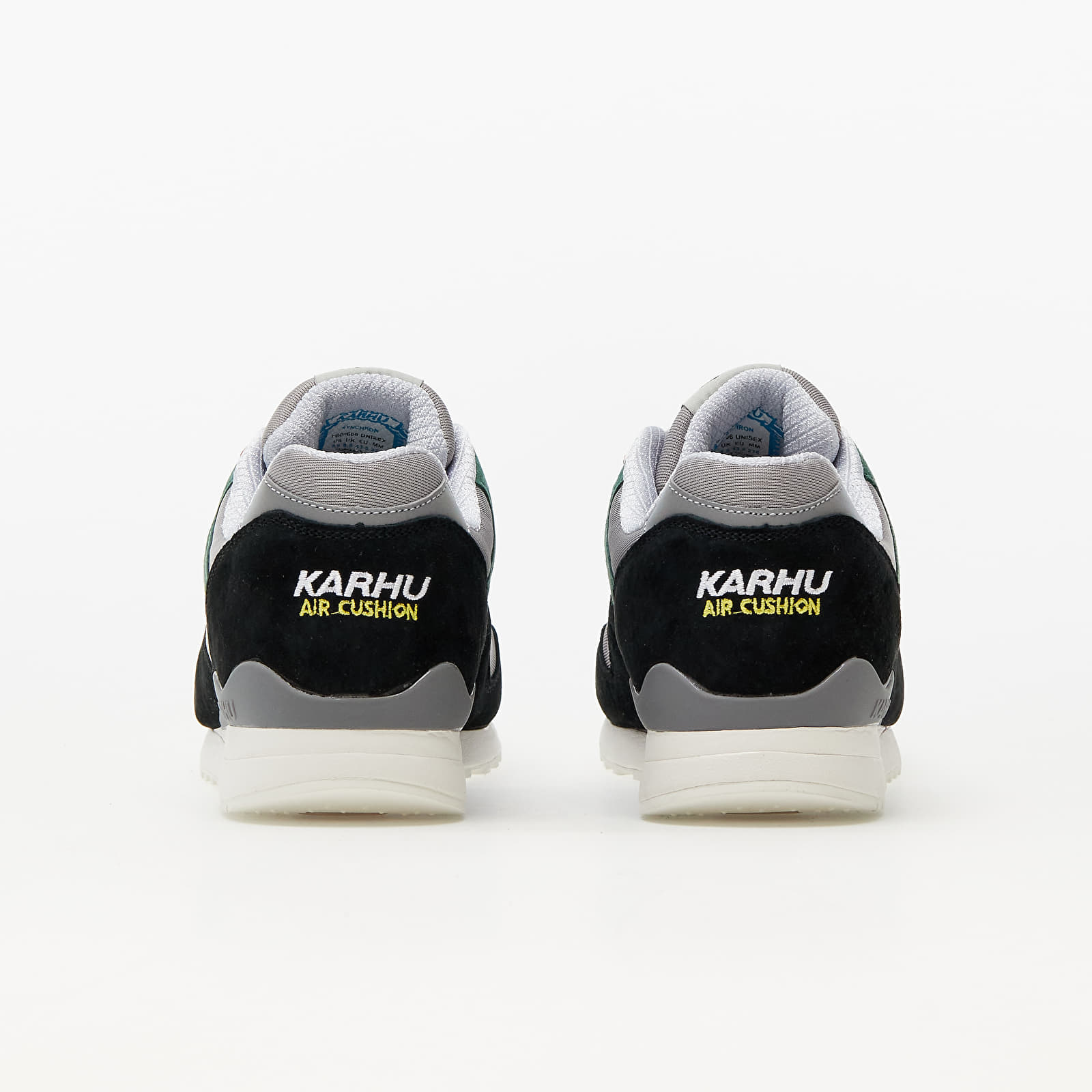 Încălțăminte și sneakerși pentru bărbați Karhu Synchron Classic "Fear Bear Pack" Jet Black/ Hot Sauce