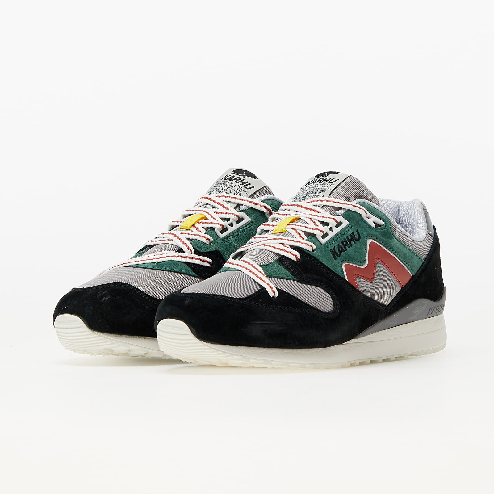 Încălțăminte și sneakerși pentru bărbați Karhu Synchron Classic "Fear Bear Pack" Jet Black/ Hot Sauce