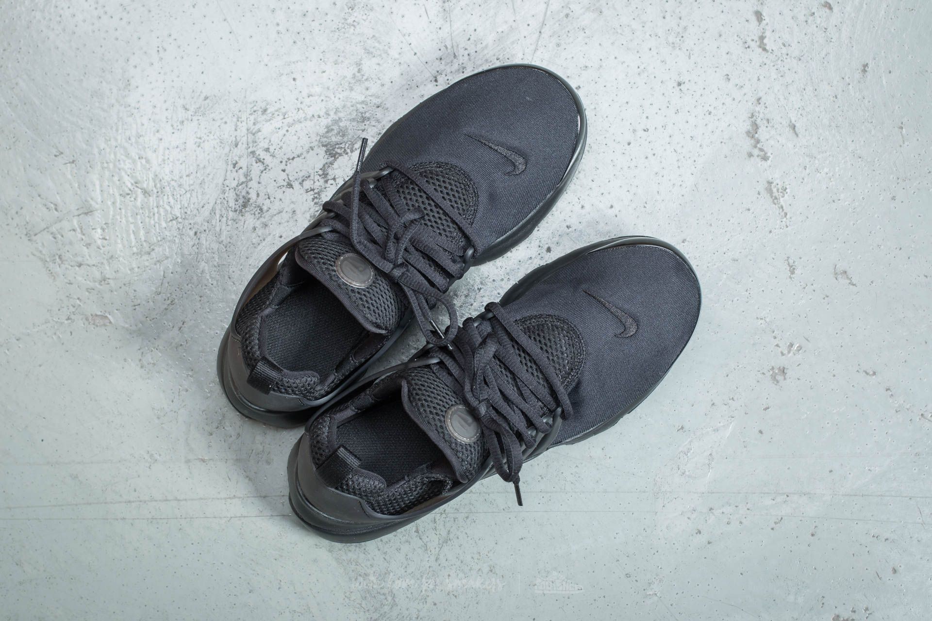 Nike presto fly hotsell world on feet