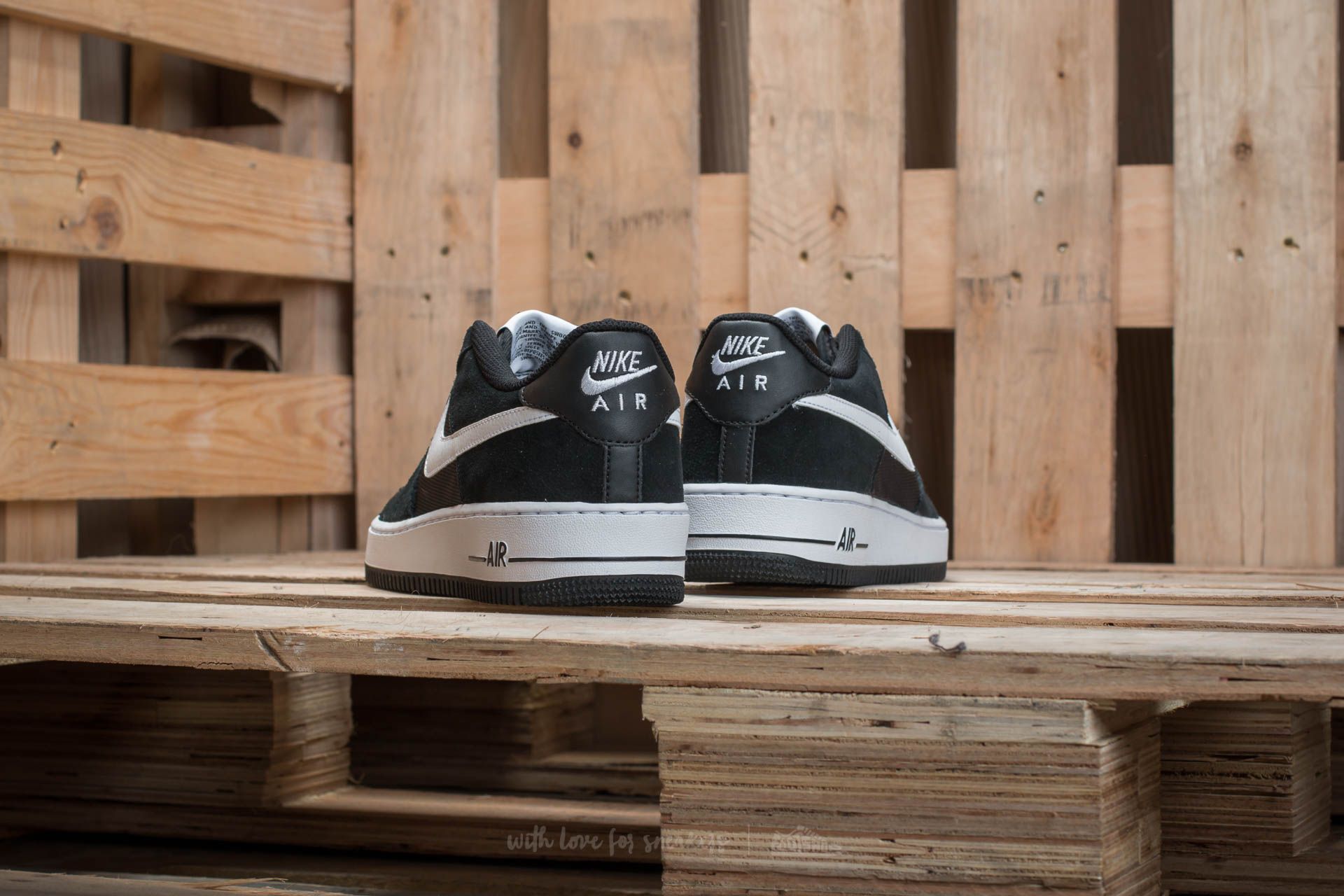 Women s shoes Nike Air Force 1 GS Black White Footshop