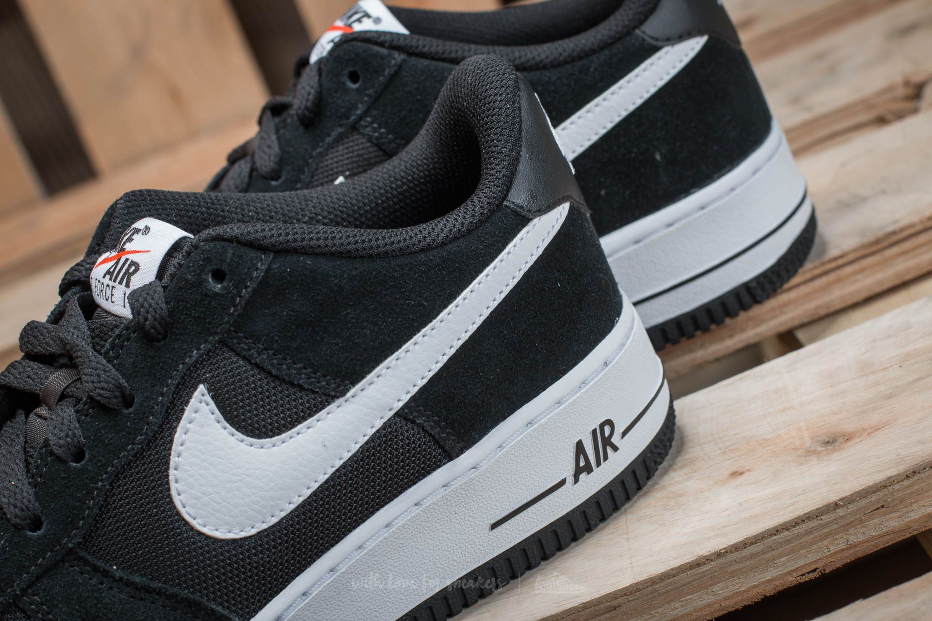 Women s shoes Nike Air Force 1 GS Black White Footshop