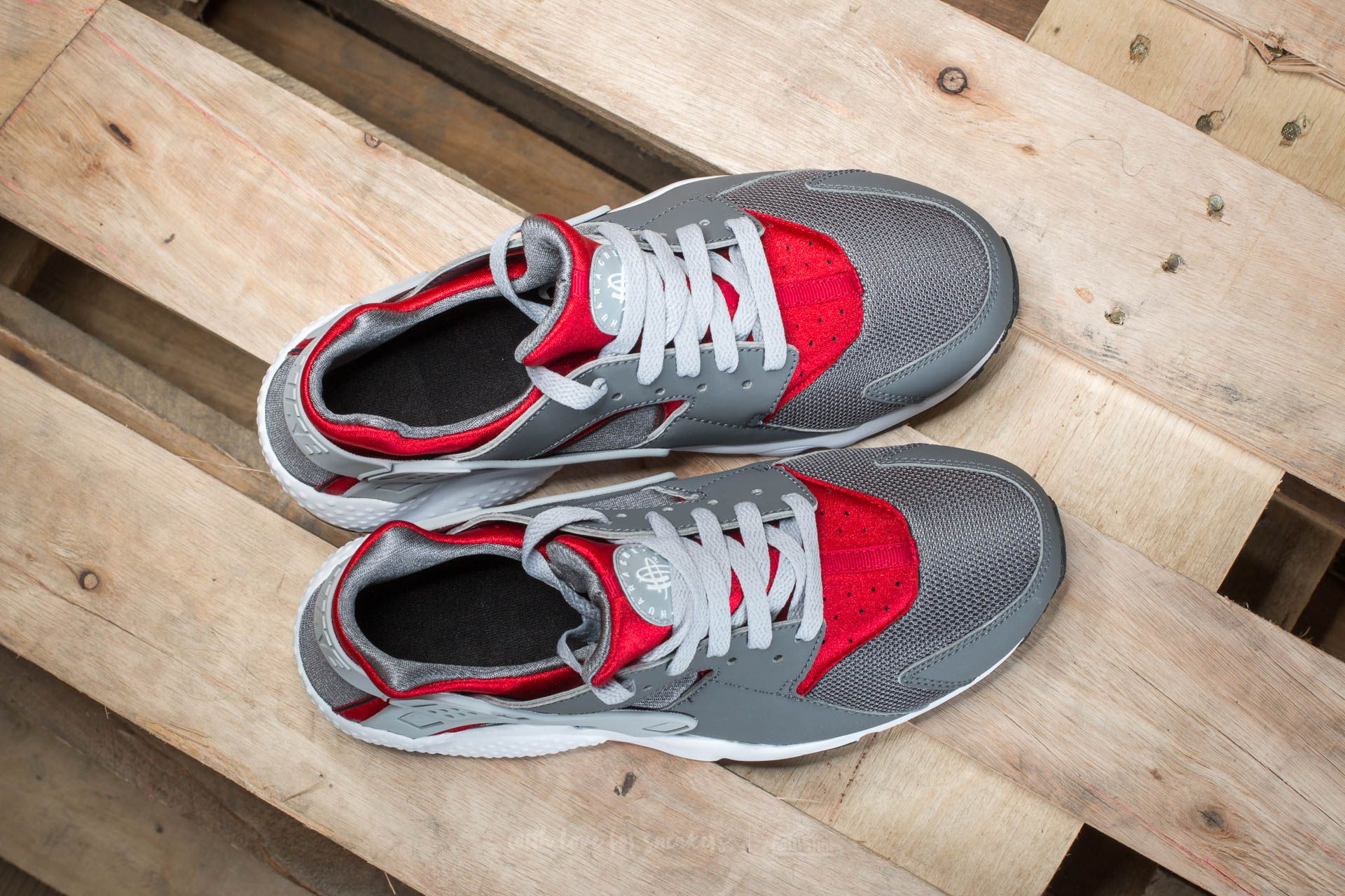 Women s shoes Nike Huarache Run GS Dark Grey Wolf Grey Gym Red