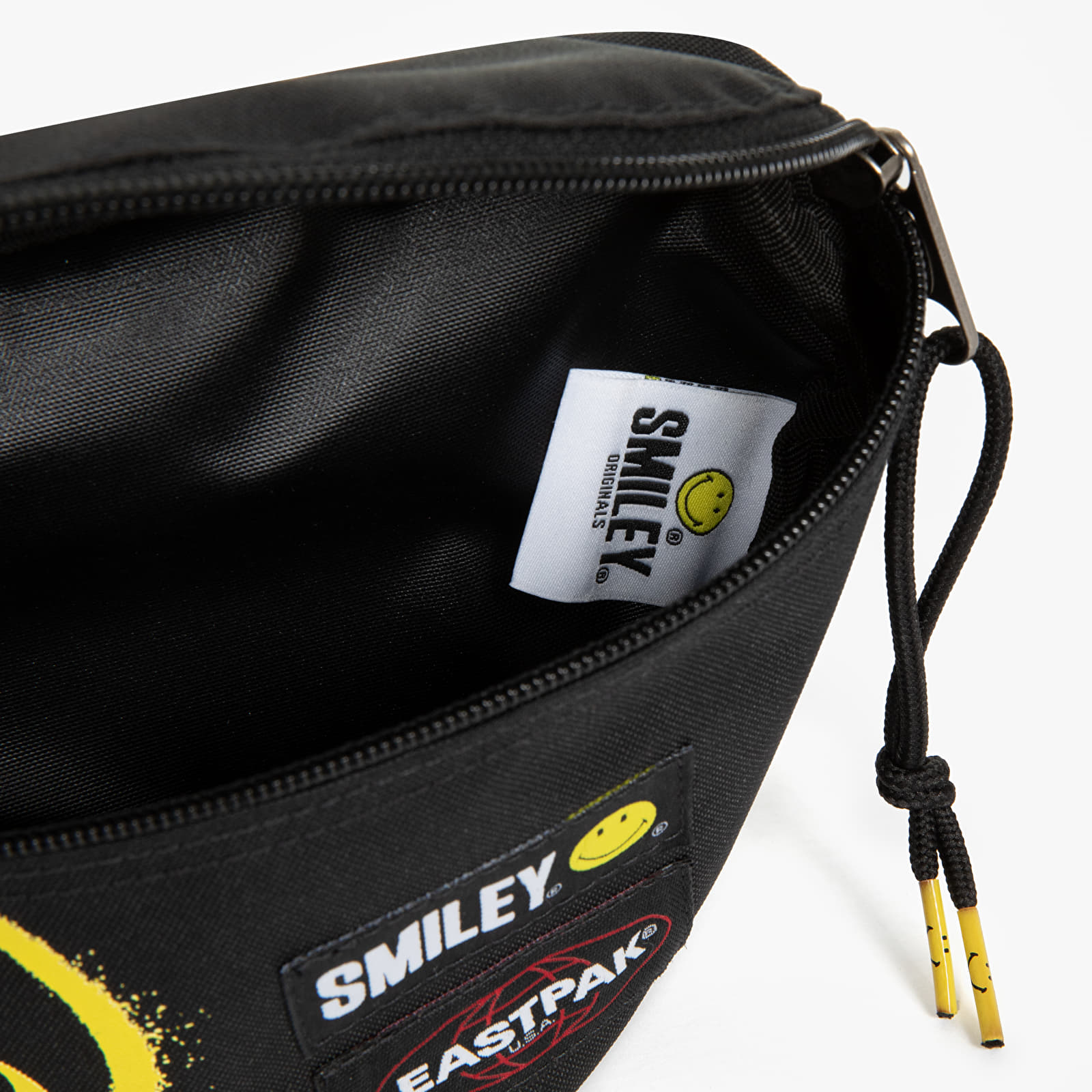 Gürteltaschen EASTPAK Springer Bag Smiley Graffiti Black