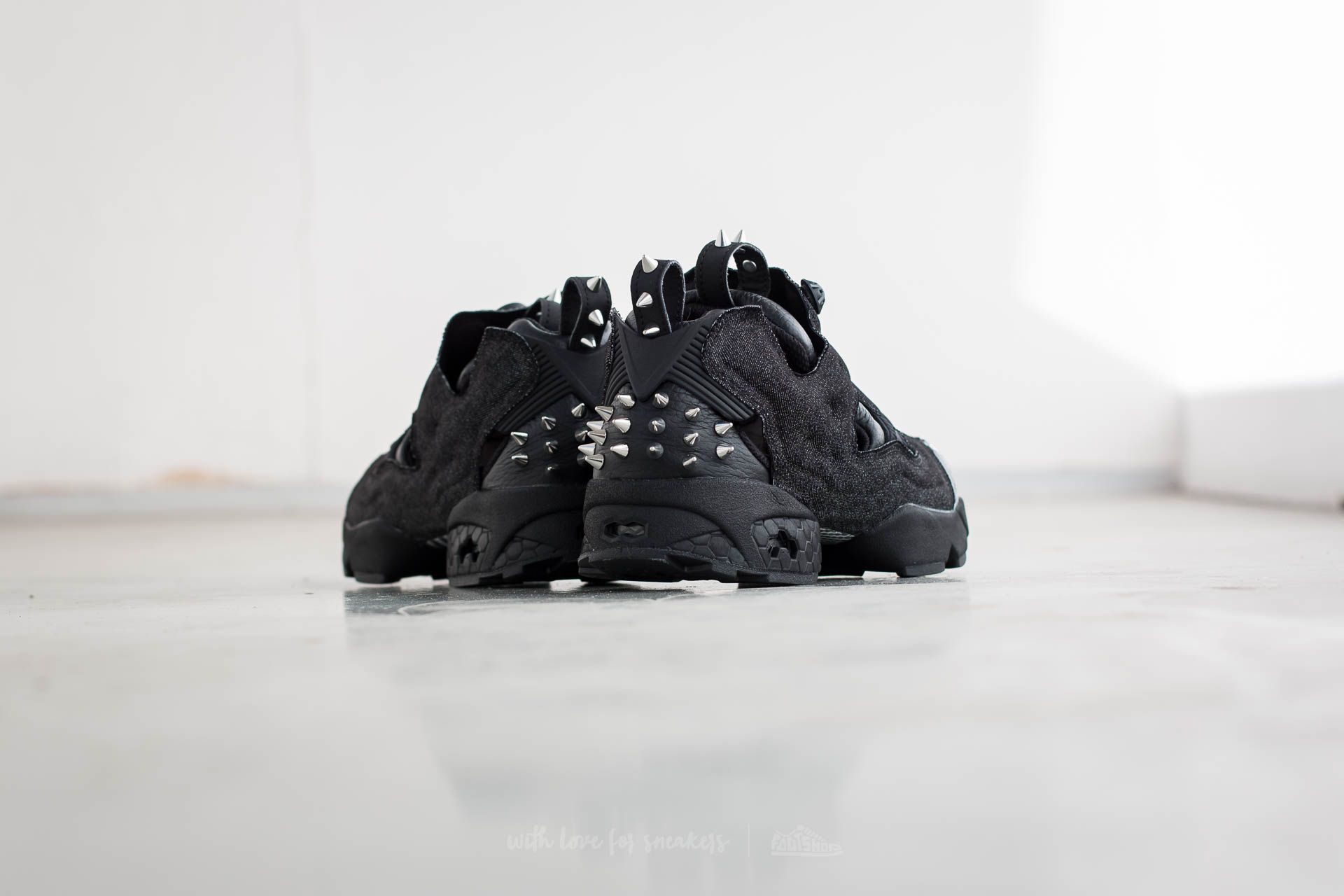 Men s shoes Reebok Instapump Fury OG Halloween Black Silver Metalic Footshop