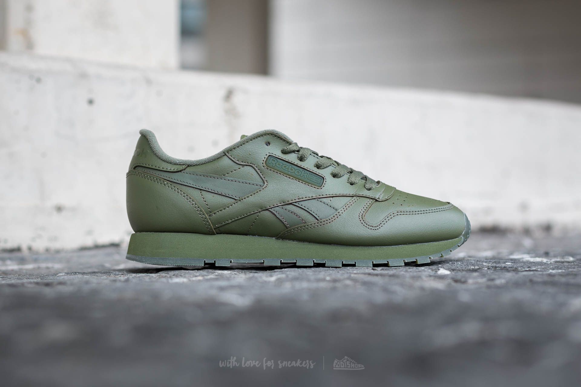 Men s shoes Reebok Classic Leather Solids Canopy Green Footshop