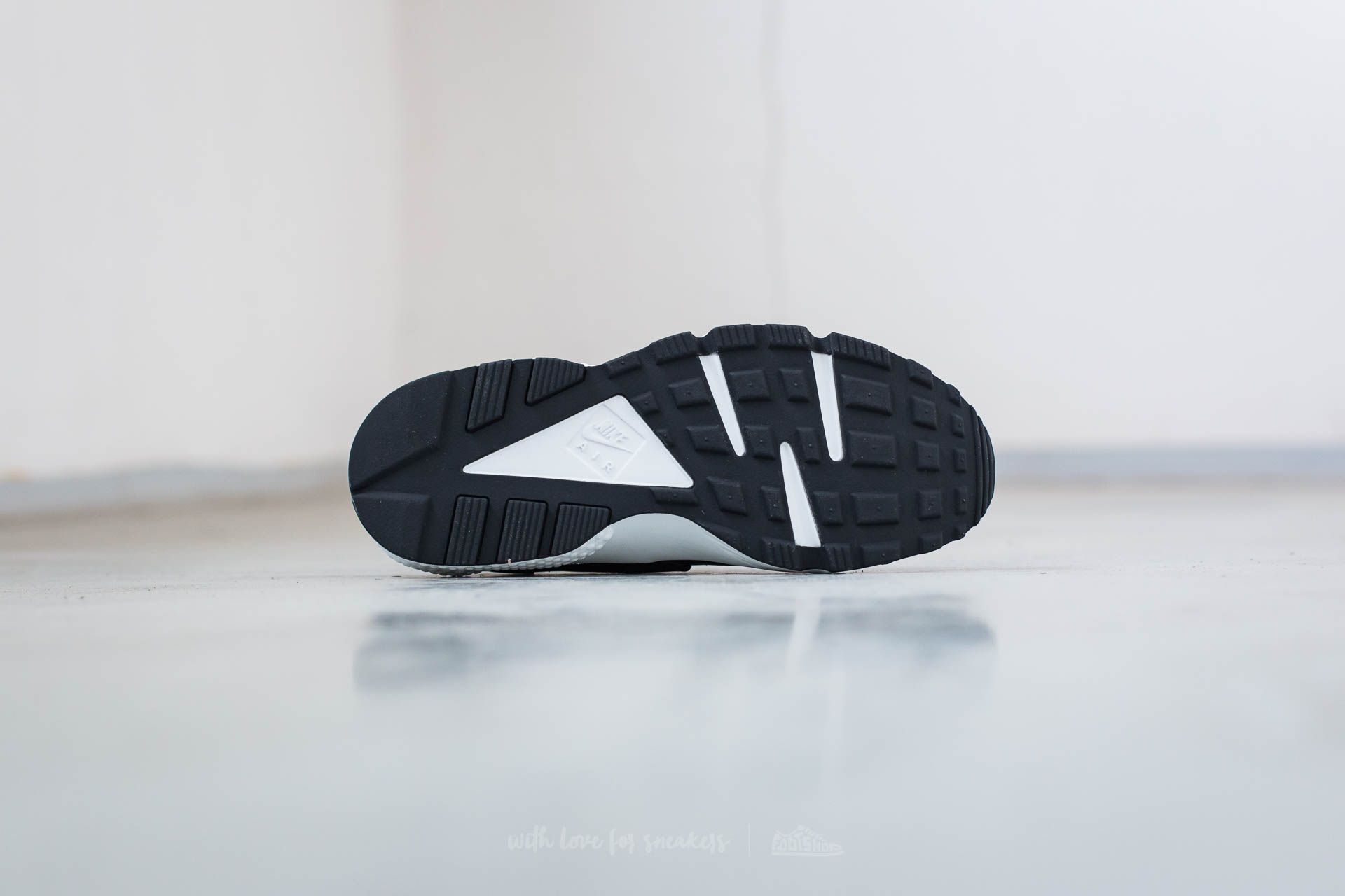 Women's shoes Nike Wmns Air Huarache Run SE Metallic Hematite/ Black-Dark Grey