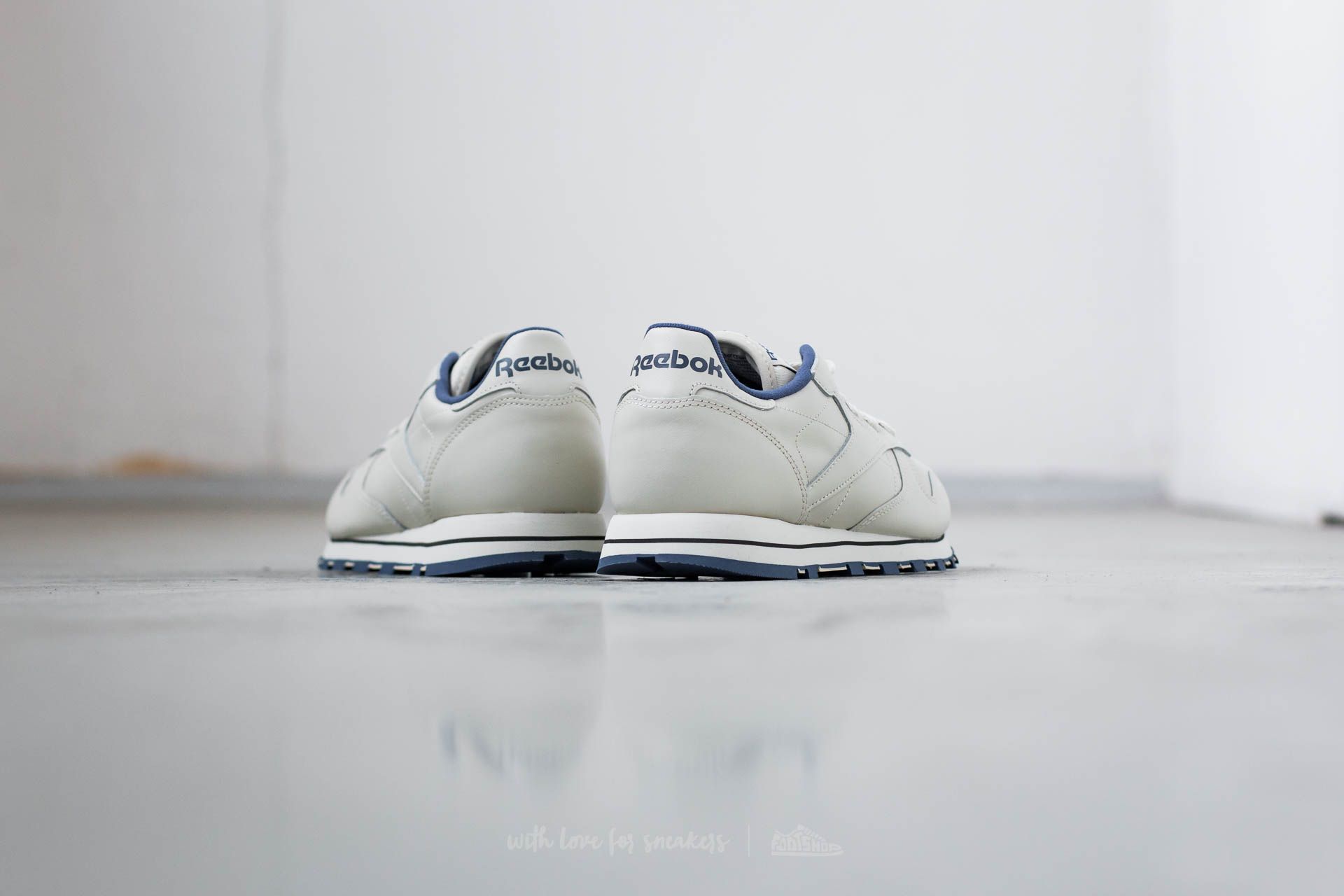 Дамски кецове и обувки Reebok Classic Leather Ecru/ Navy
