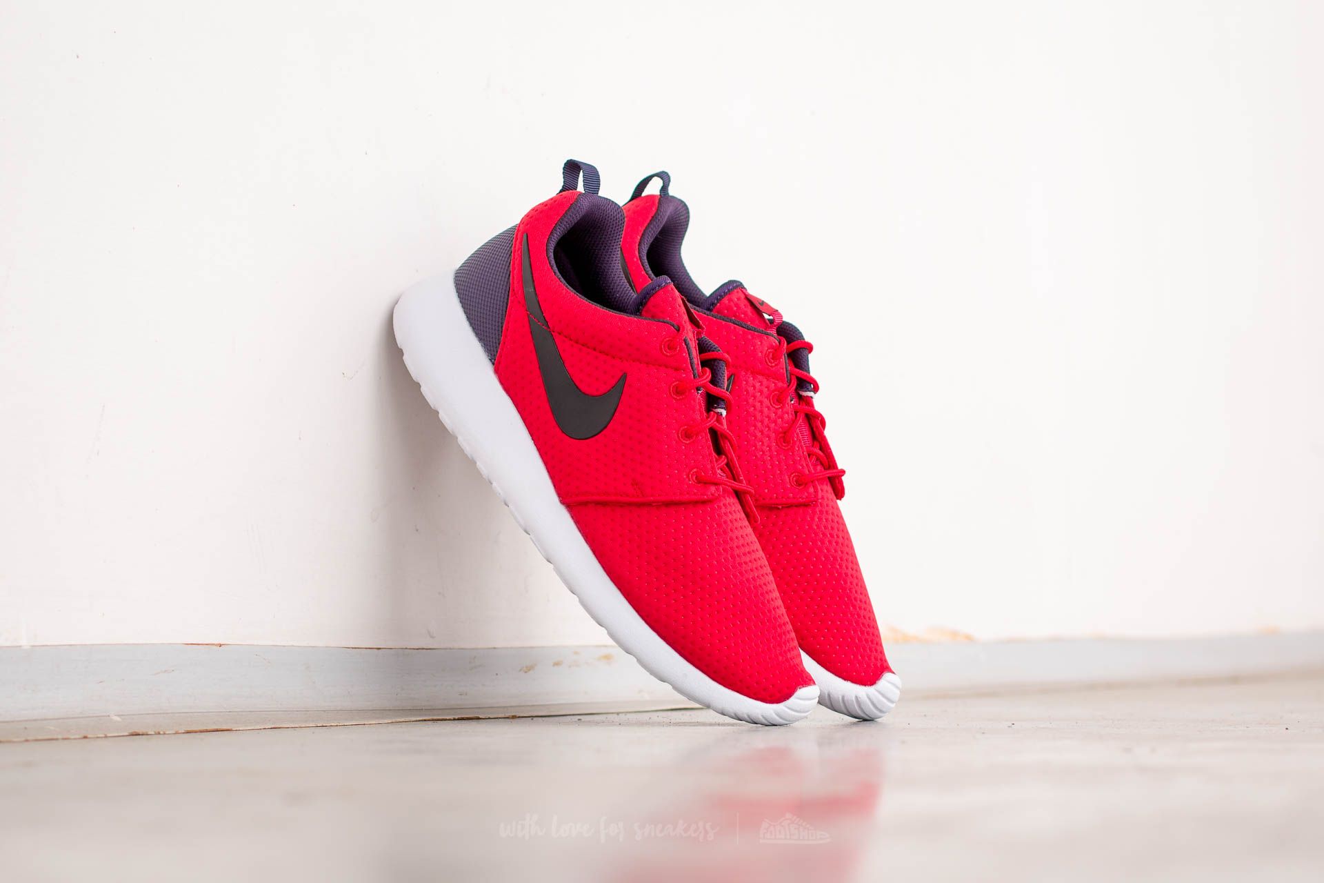 Roshe one gym hotsell red