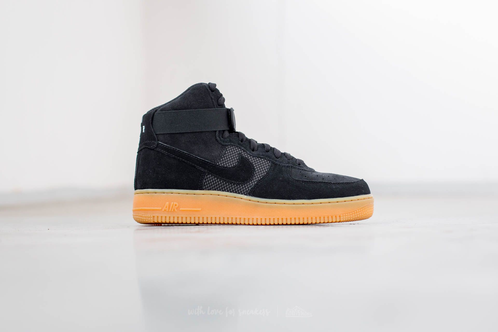 Nike air force 1 lv8 black gum sole discount
