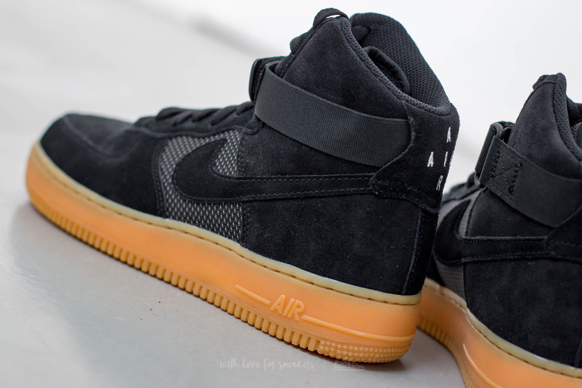 Scarpe uomo Nike Air Force 1 High '07 LV8 Black/ Black-Gum Light Brown