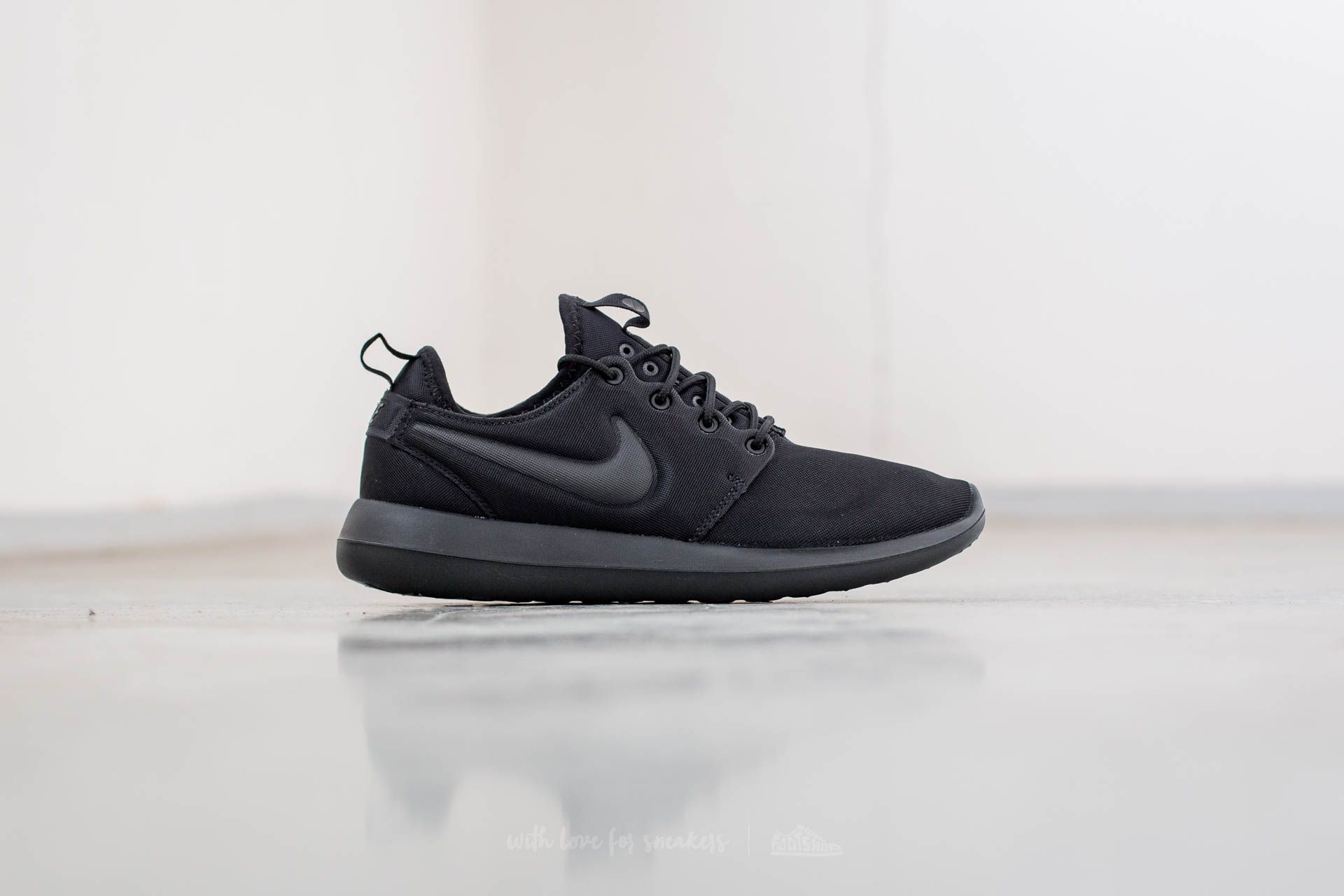 Roshe 2 women's all black on sale