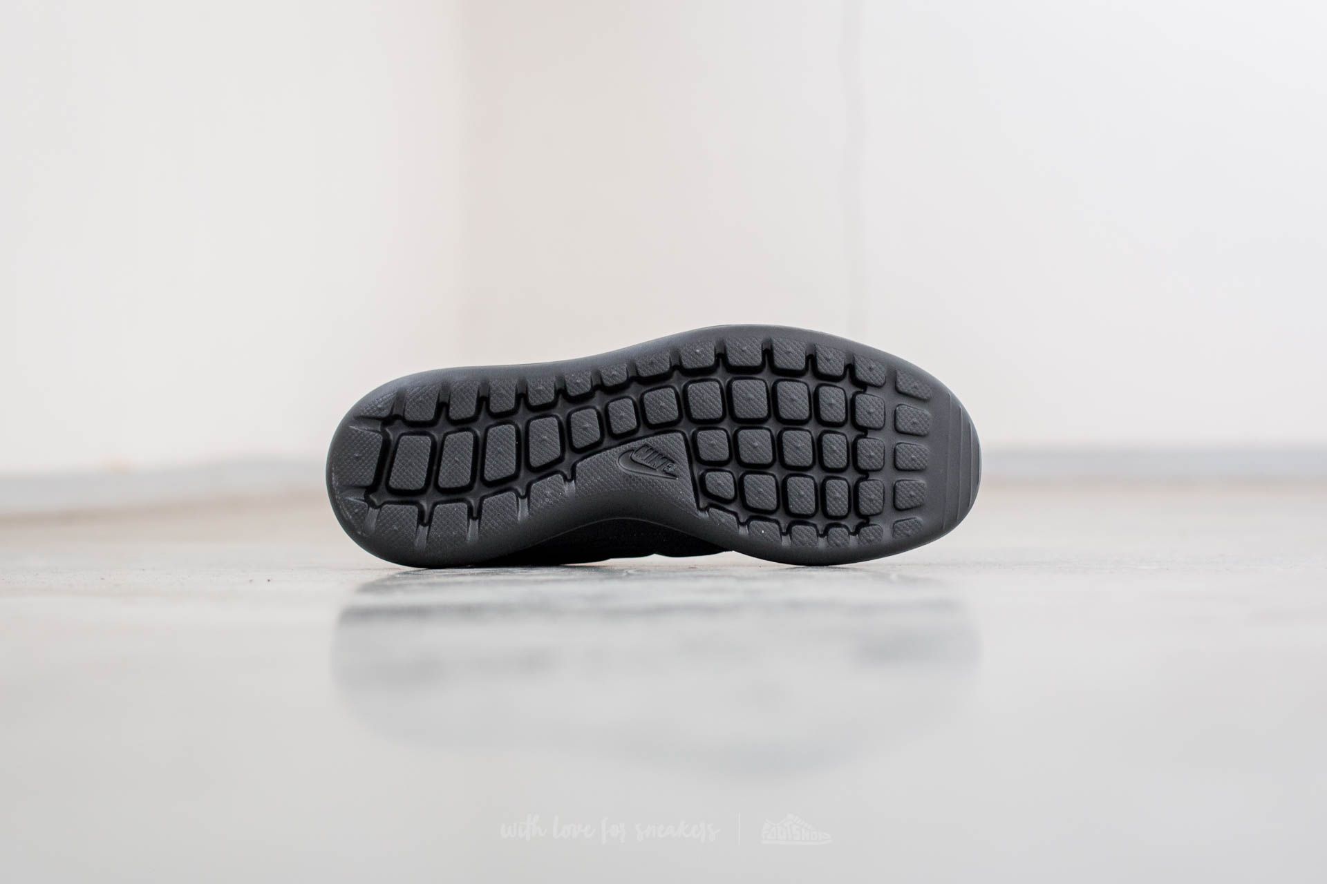 Dámské tenisky a boty Nike W Roshe Two Black/ Black