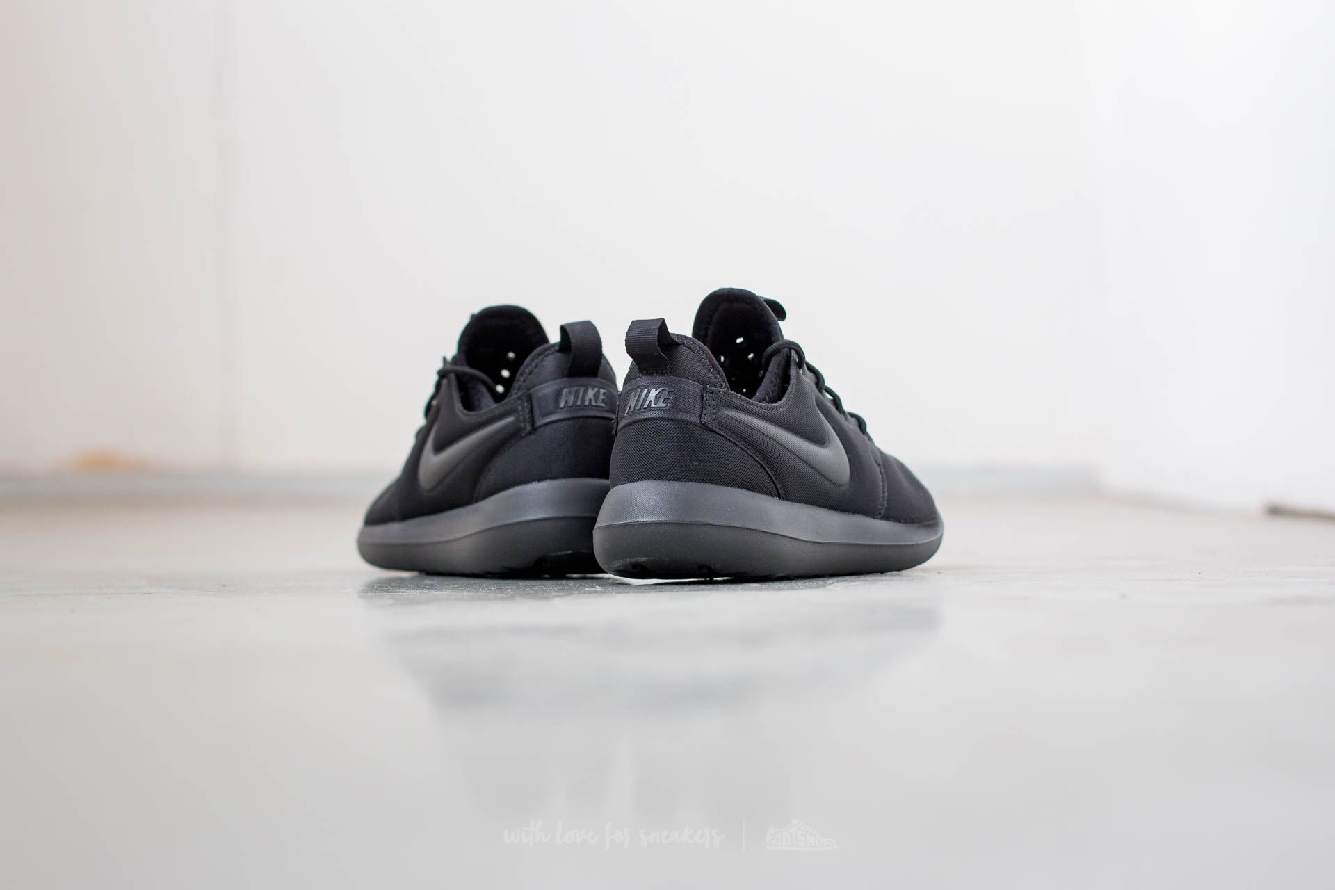 Dámské tenisky a boty Nike W Roshe Two Black/ Black