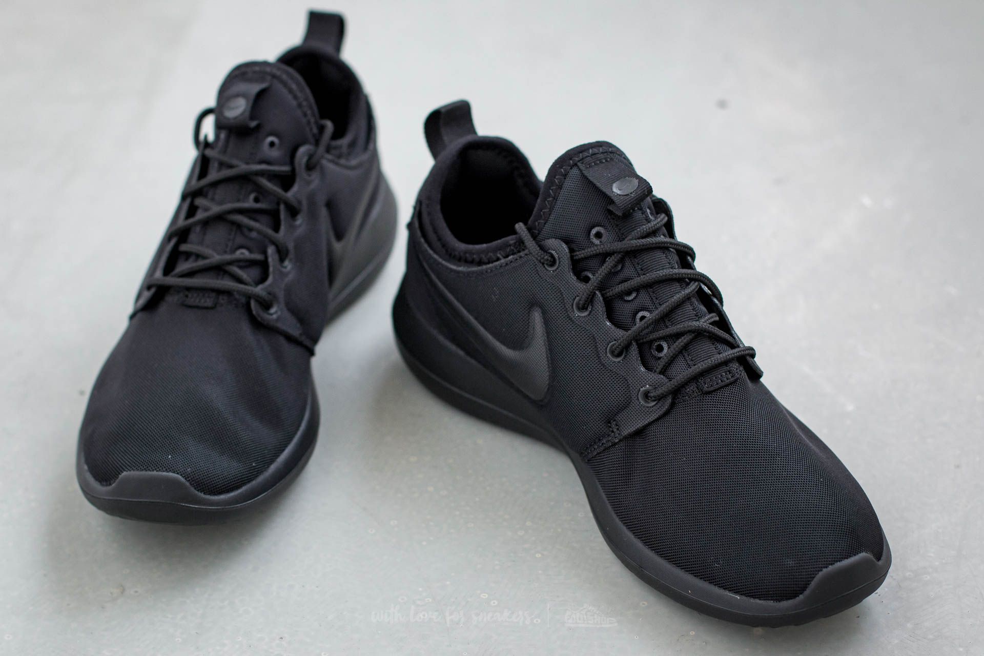 Dámské tenisky a boty Nike W Roshe Two Black/ Black