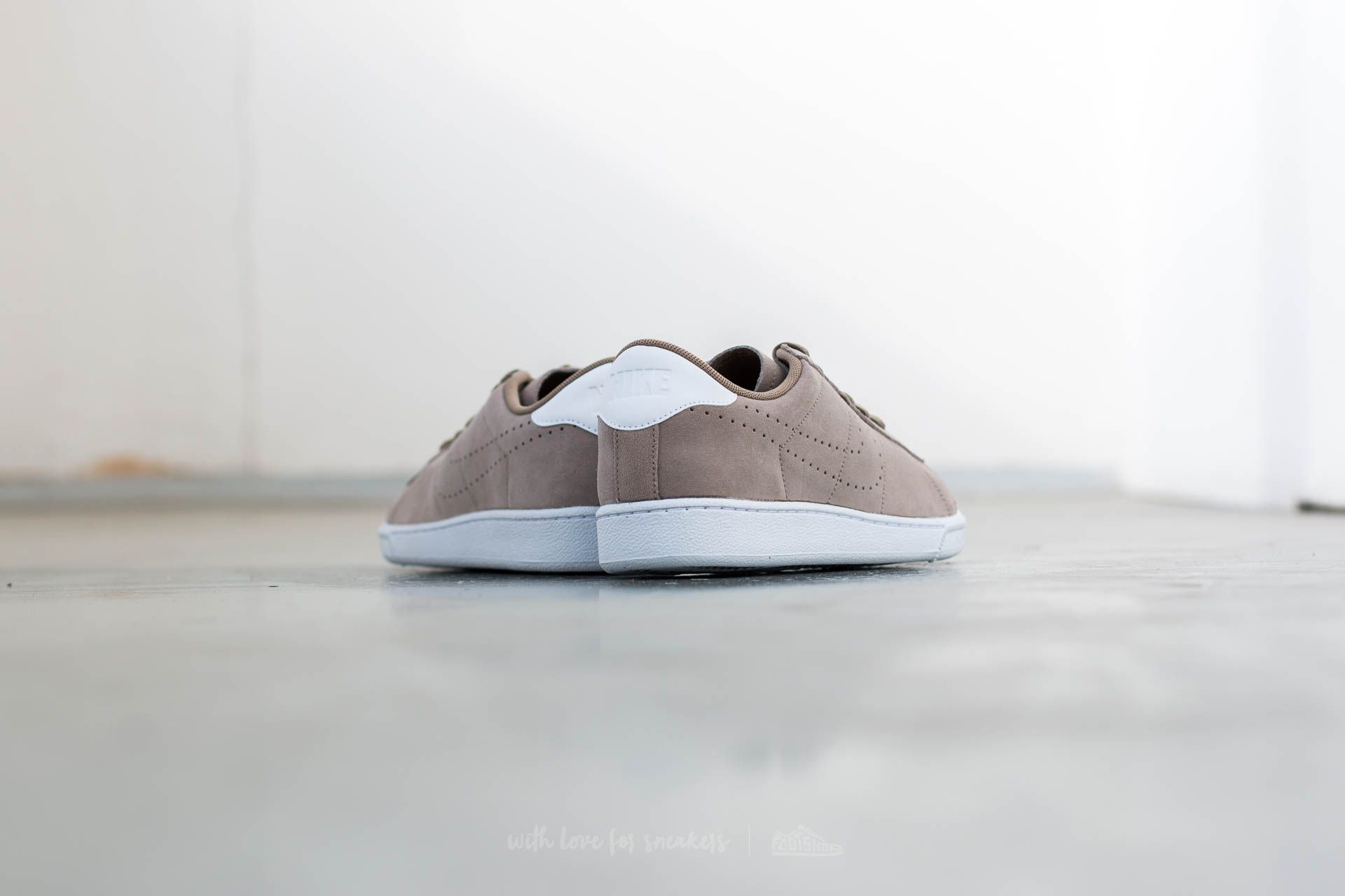 Nike tennis on sale classic suede