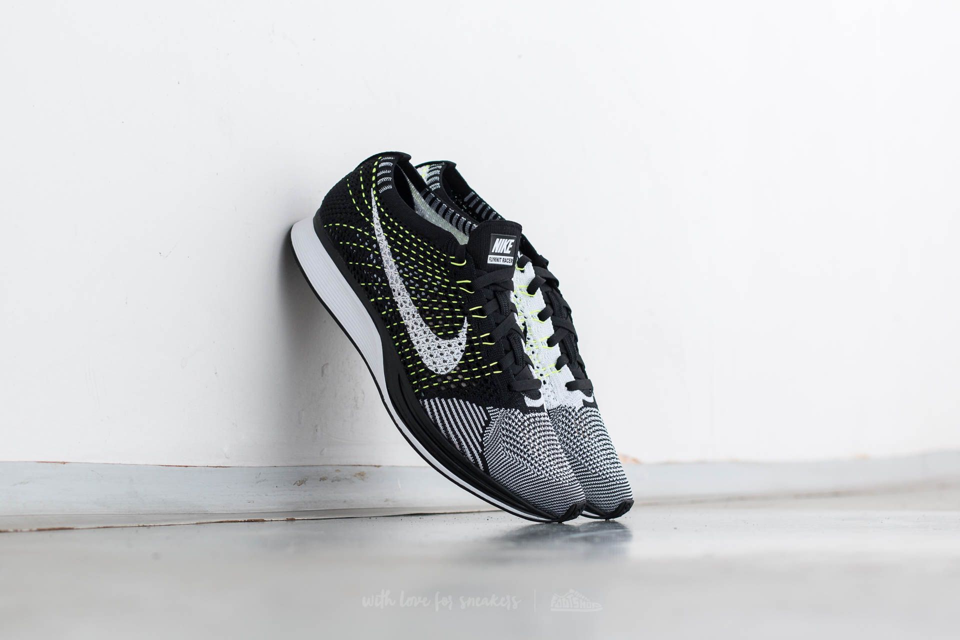 Flyknit racer black white 2025