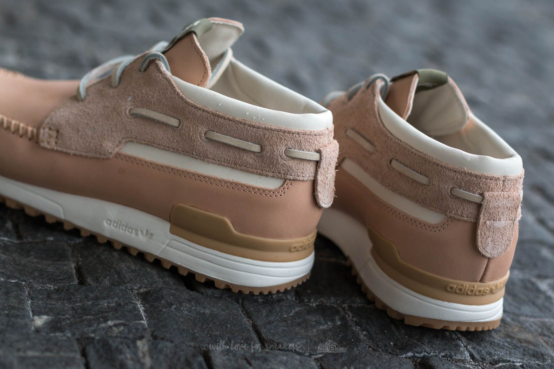 Adidas zx 700 boat top