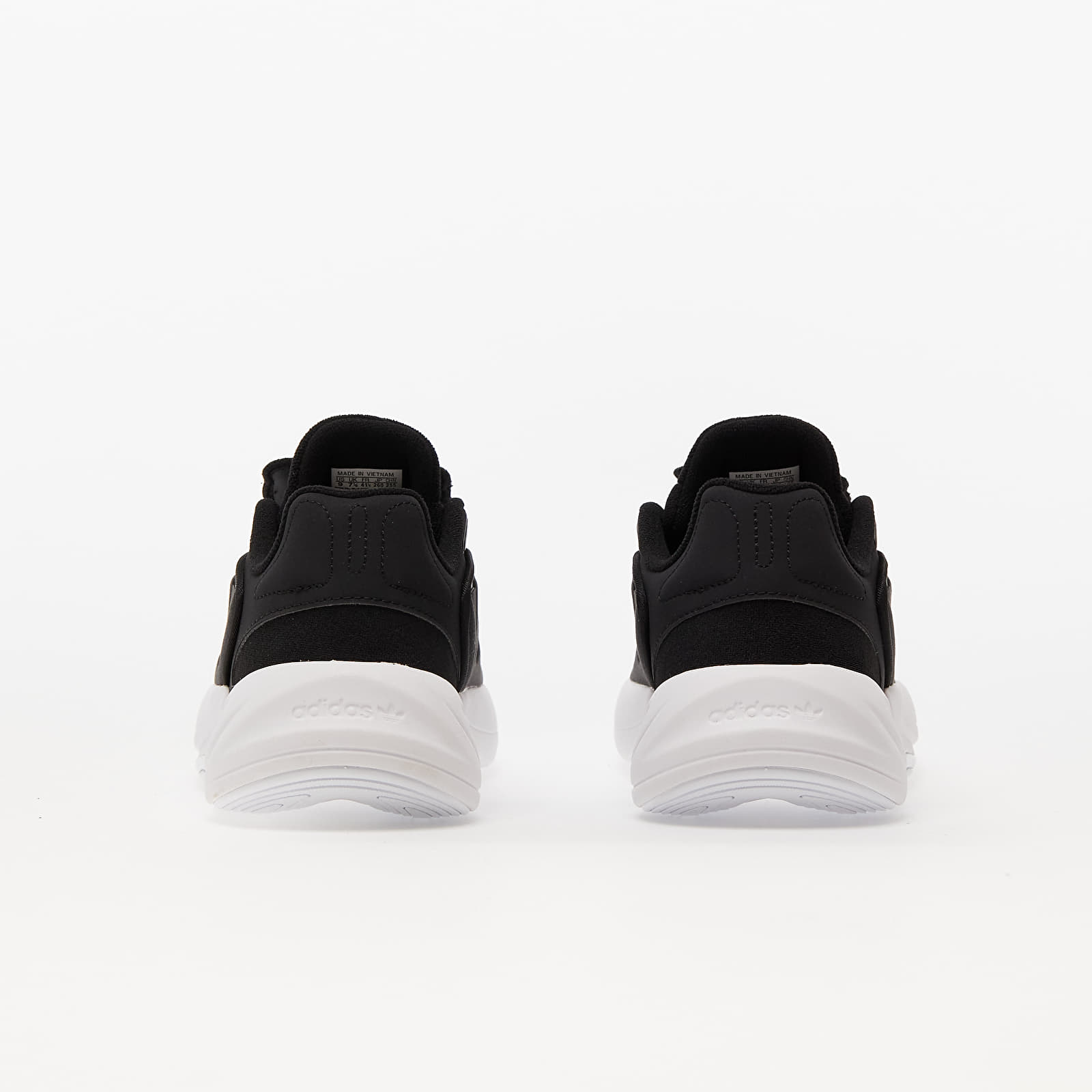 Încălțăminte și sneakerși pentru femei adidas Ozelia W Core Black/ Ftw White/ Acid Red