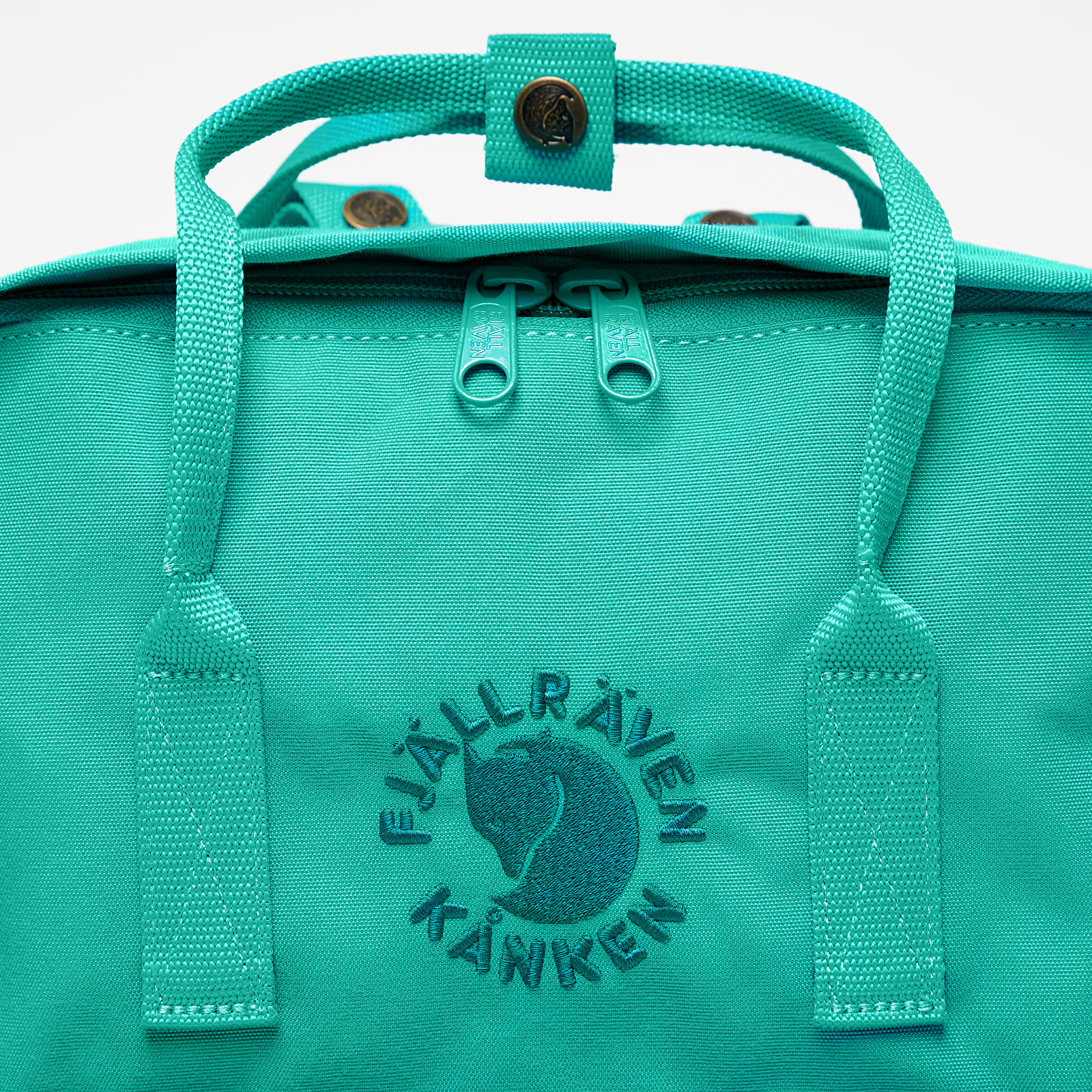 Fjallraven re shop kanken emerald