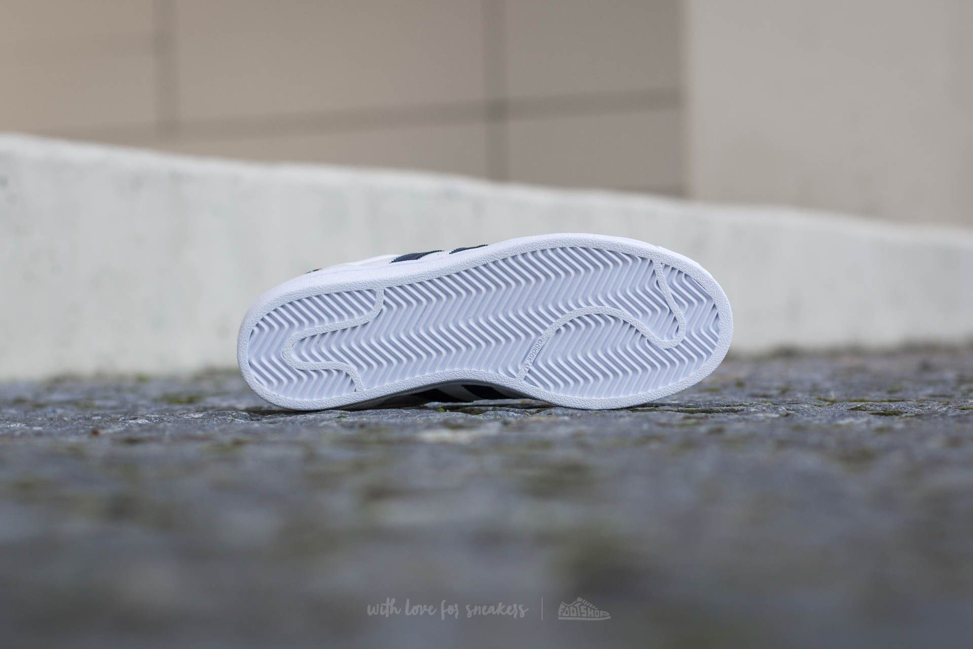 Suela adidas superstar store