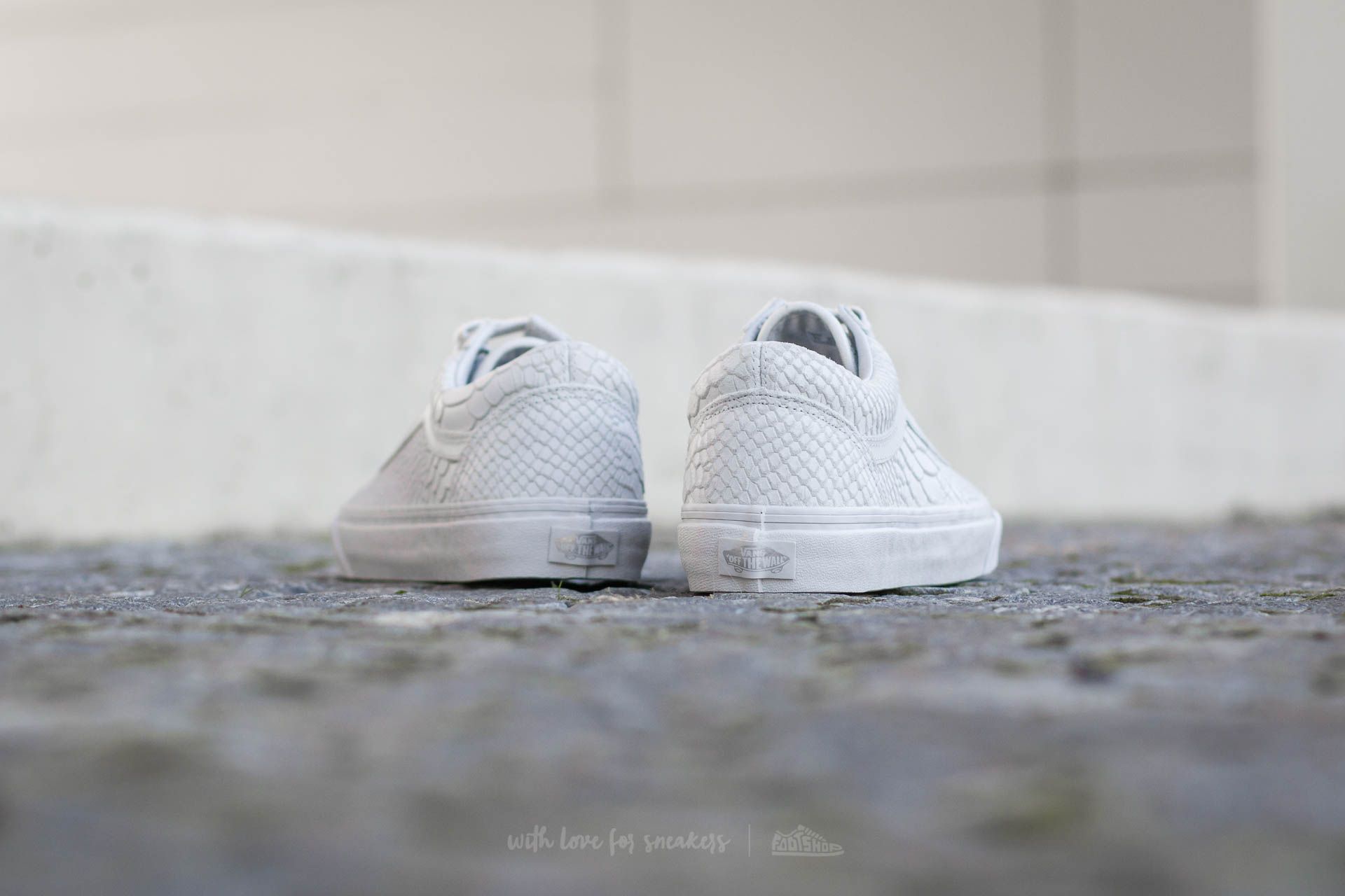 Vans mono outlet python