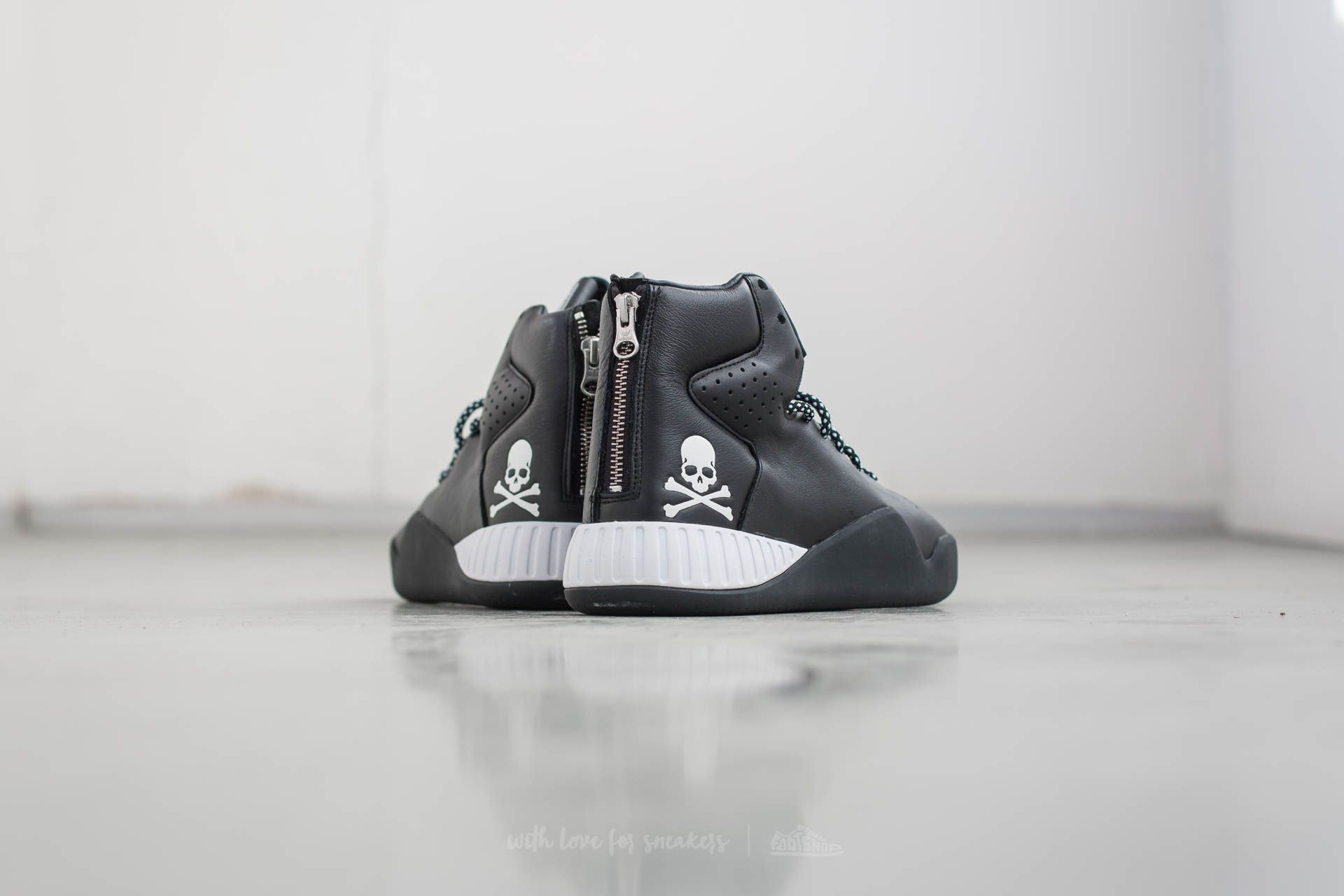 Adidas tubular instinct x mastermind japan outlet