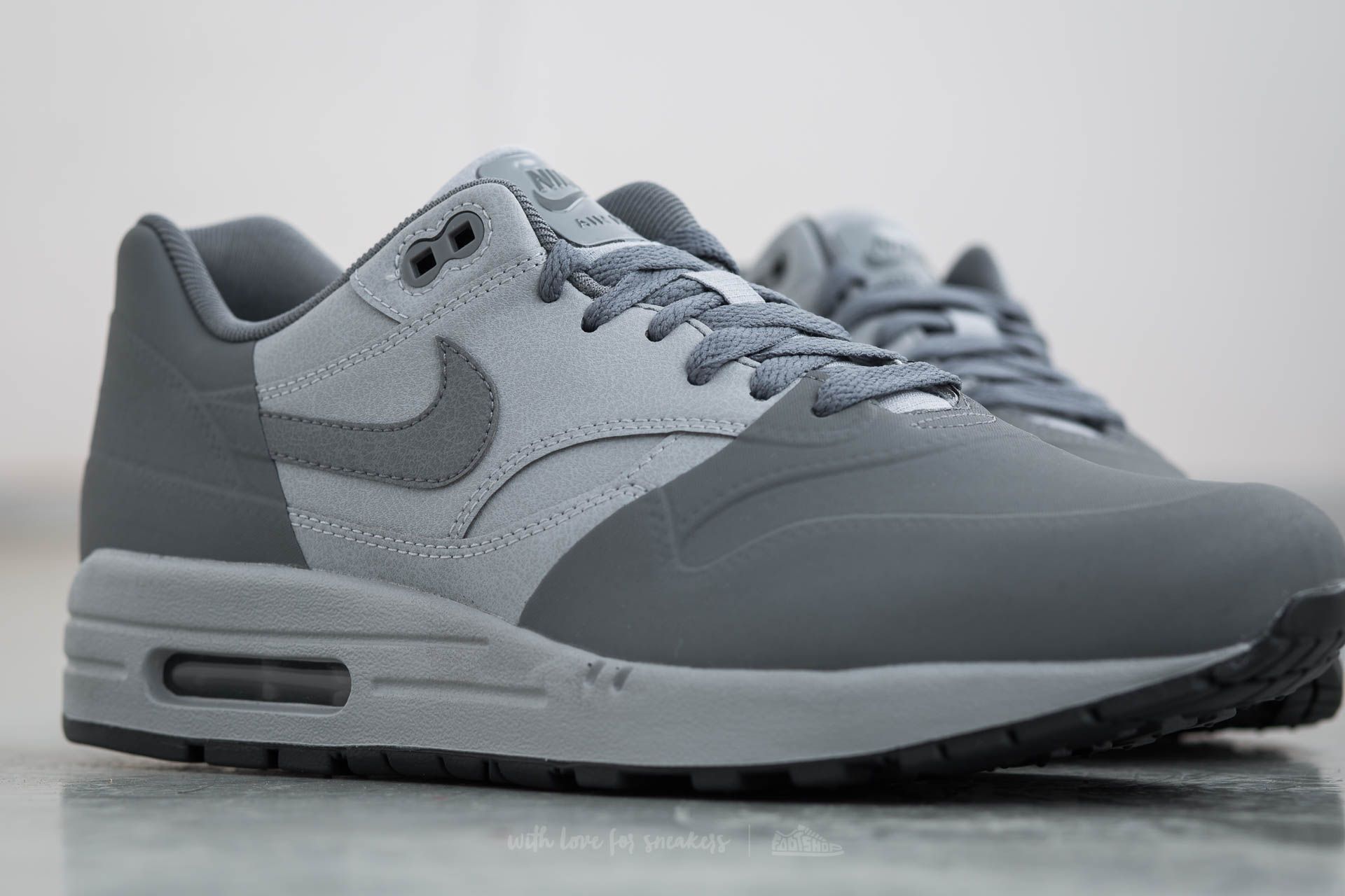 nike air max 1 se wolf grey