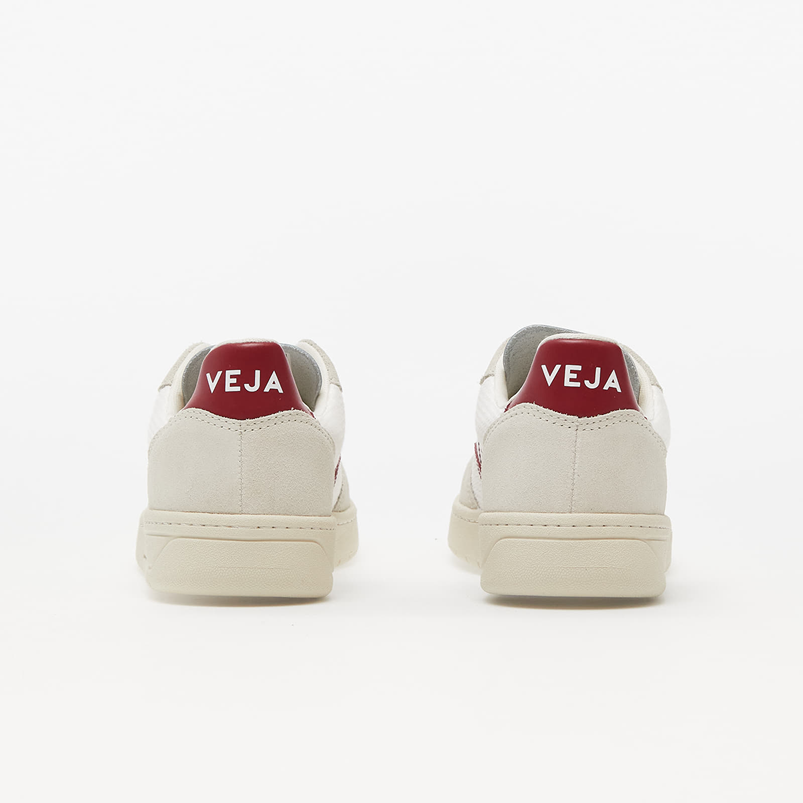 Veja v10 red sales