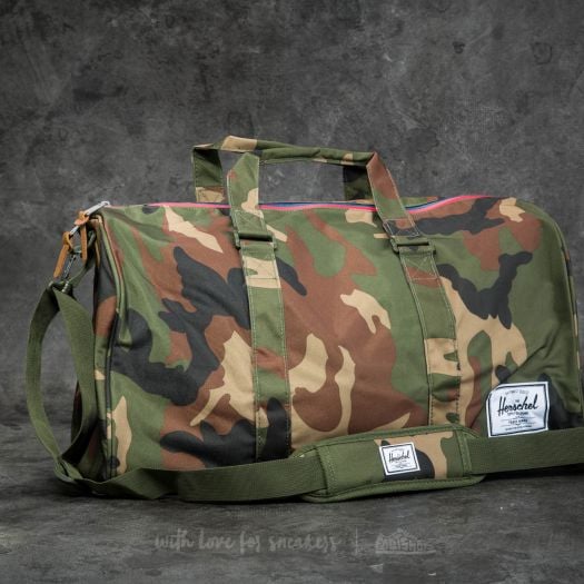 Herschel camouflage 2025 duffle bag