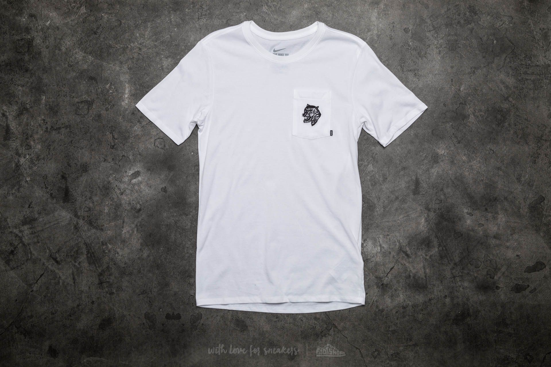 T Shirts and shirts Nike SB Tiger Pocket Tee White Footshop