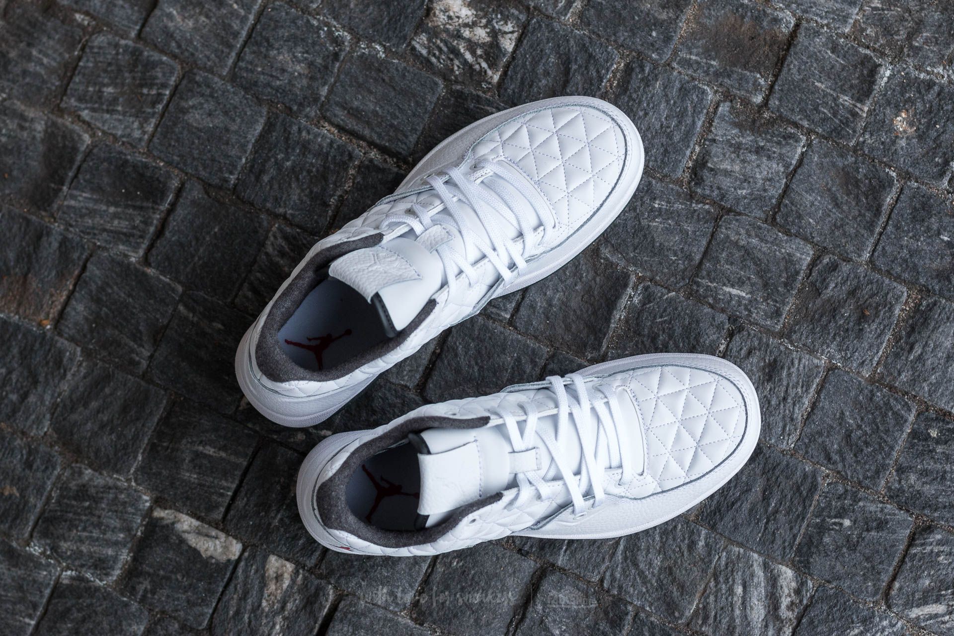 Men's shoes Jordan Clutch White/ Gym Red-Black