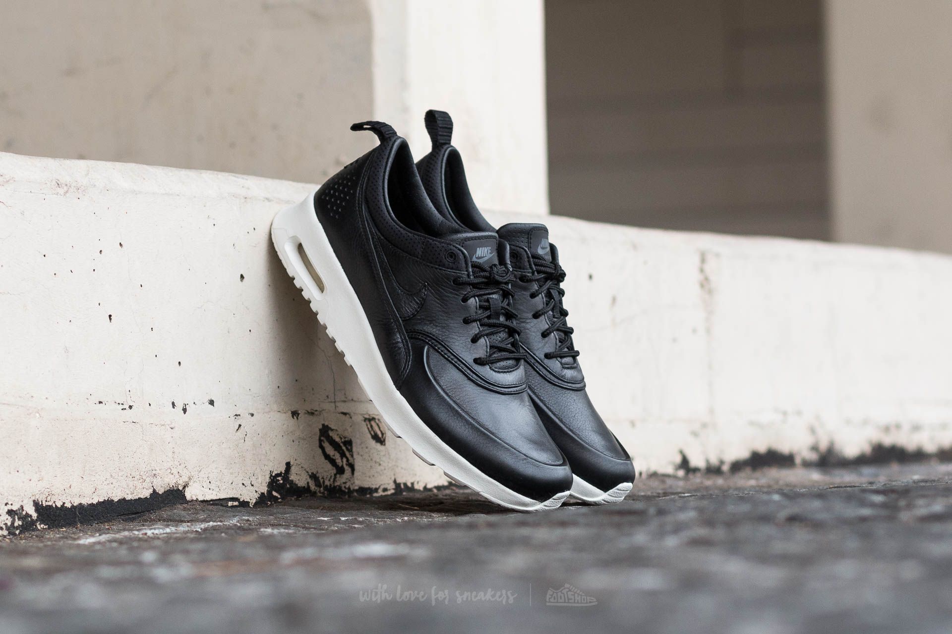 Női cipők Nike Wmns Air Max Thea Pinnacle Black/ Black-Sail