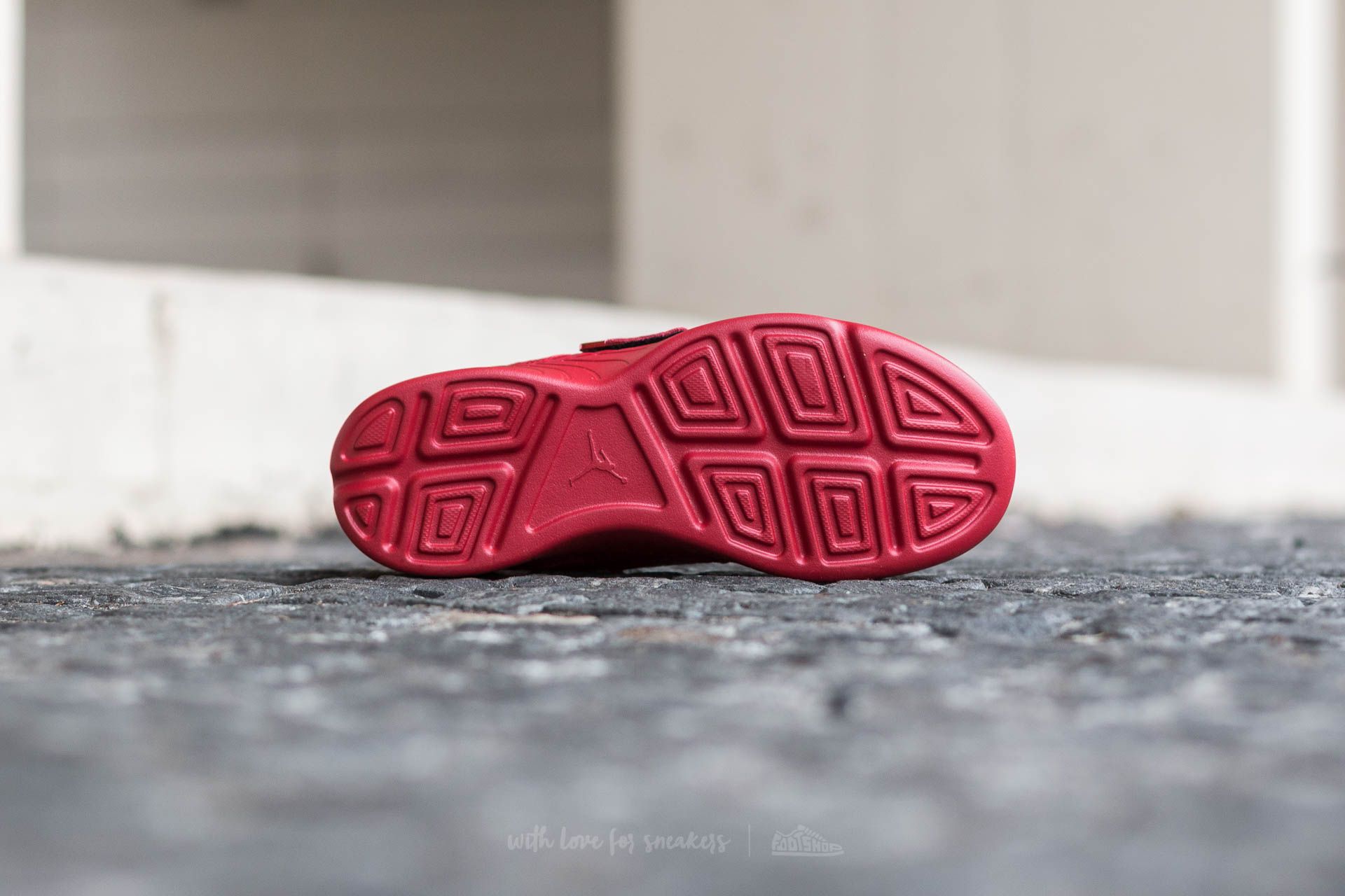 Jordan j23 low hotsell red