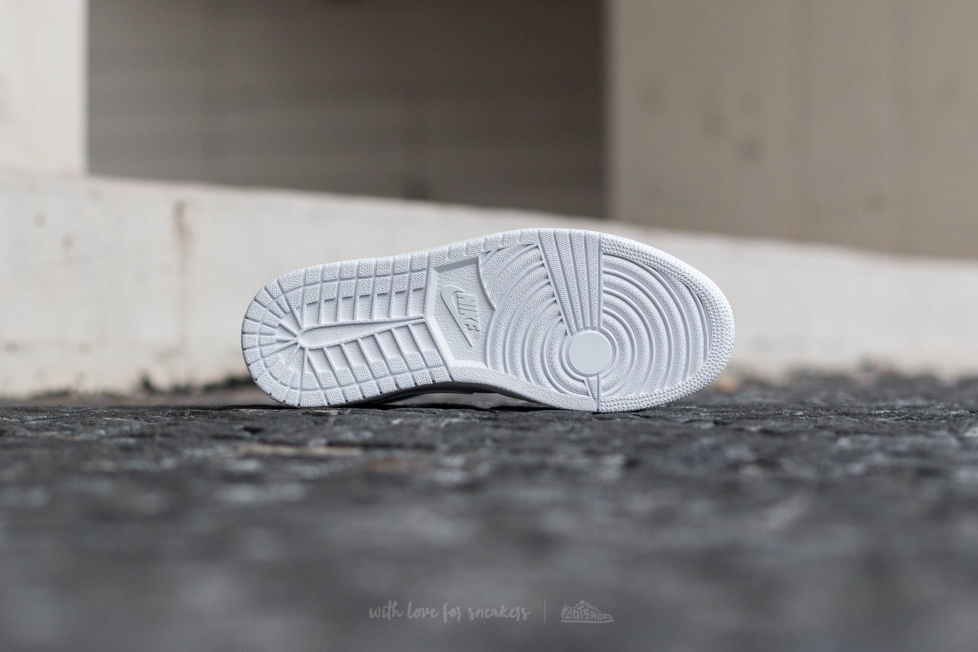 Moški čevlji Air Jordan 1 Mid White/ Black-White