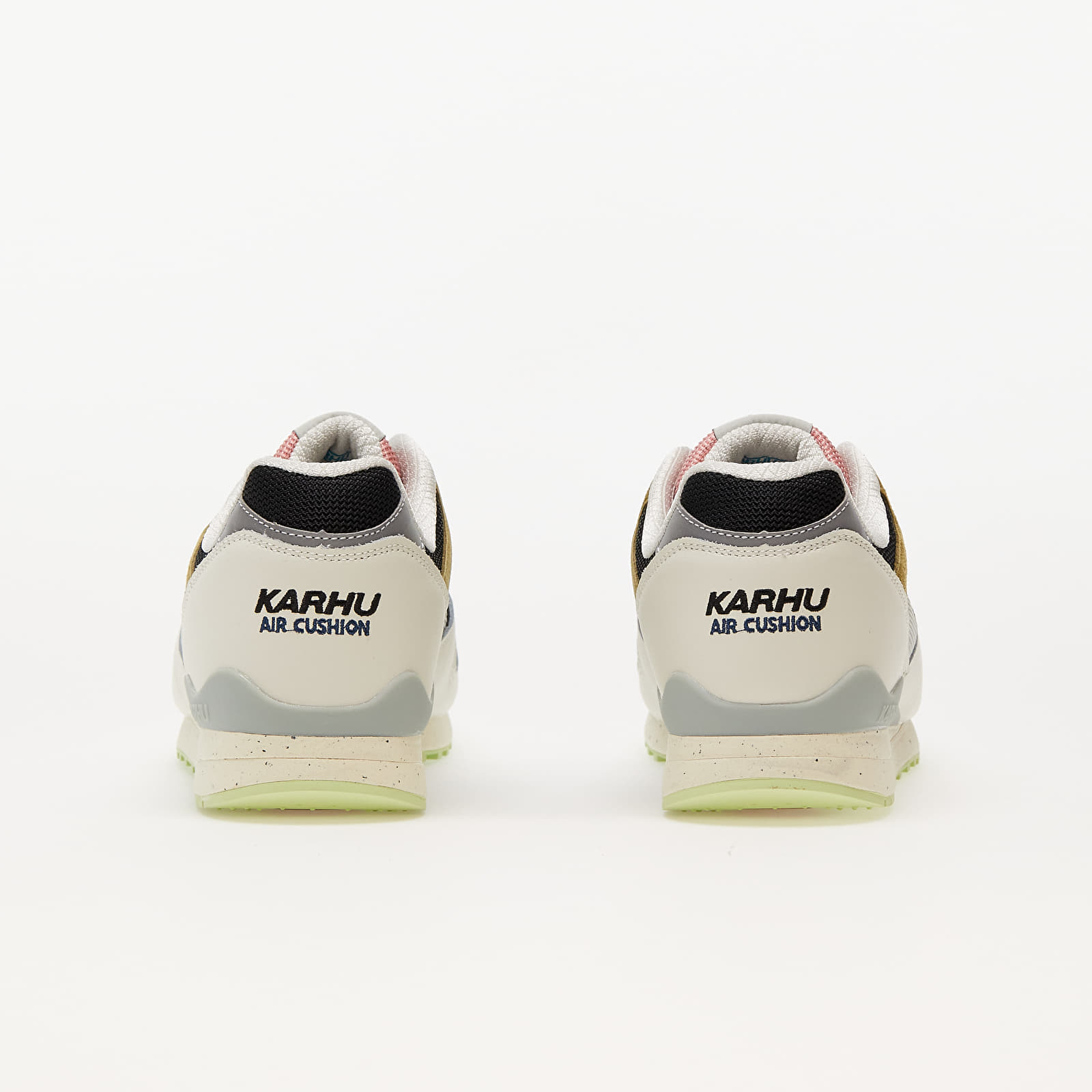 Men's shoes Karhu Synchron Classic Lily White/ Green Moss