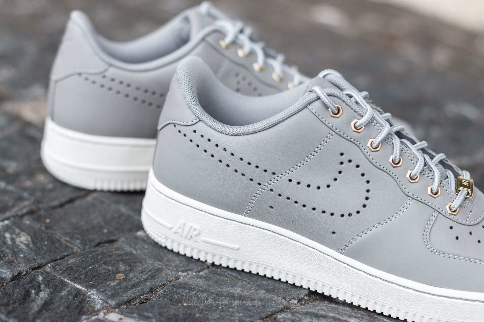 Nike air force 1 lv8 wb sales