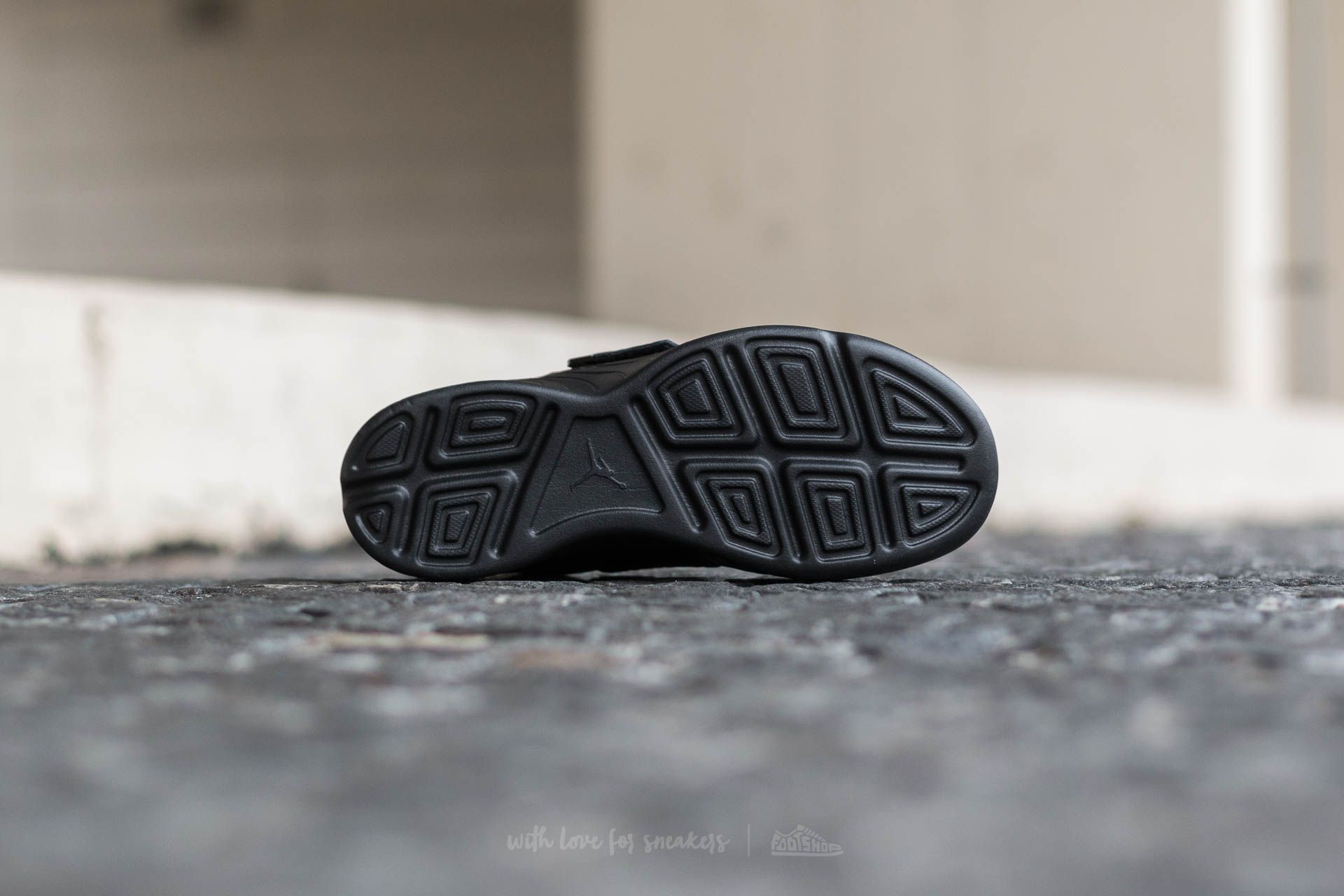 Încălțăminte și sneakerși pentru bărbați Jordan J23 Black/ Black-Black