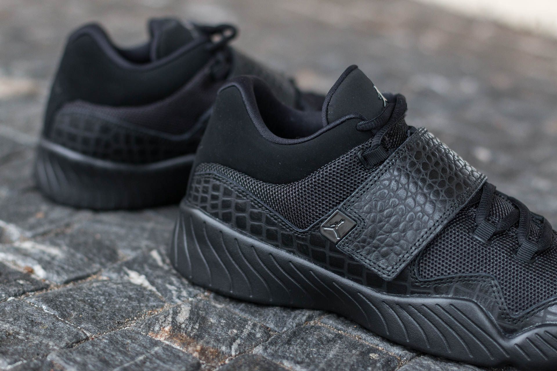 Încălțăminte și sneakerși pentru bărbați Jordan J23 Black/ Black-Black