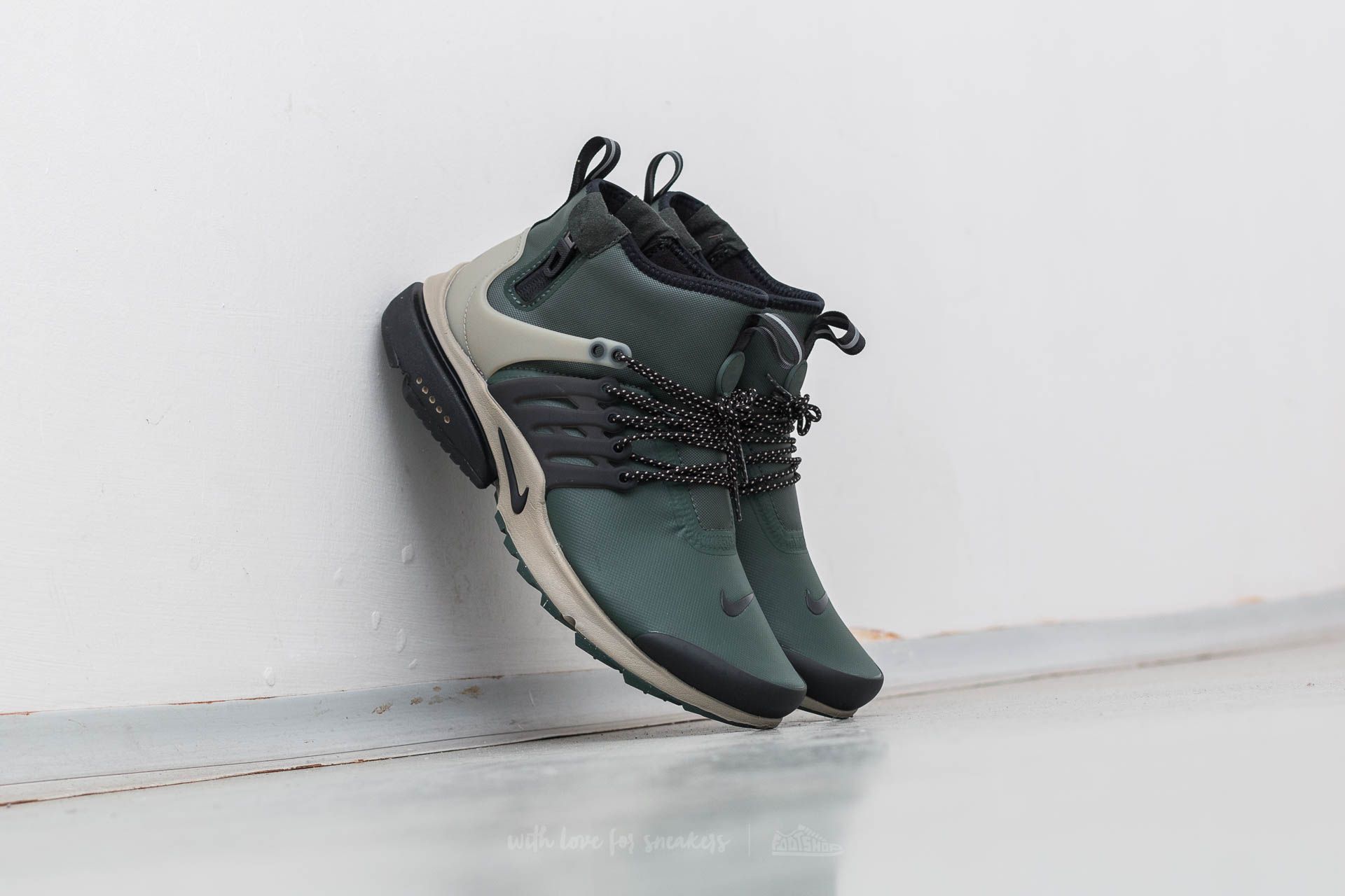 Nike Air Presto Mid Utility