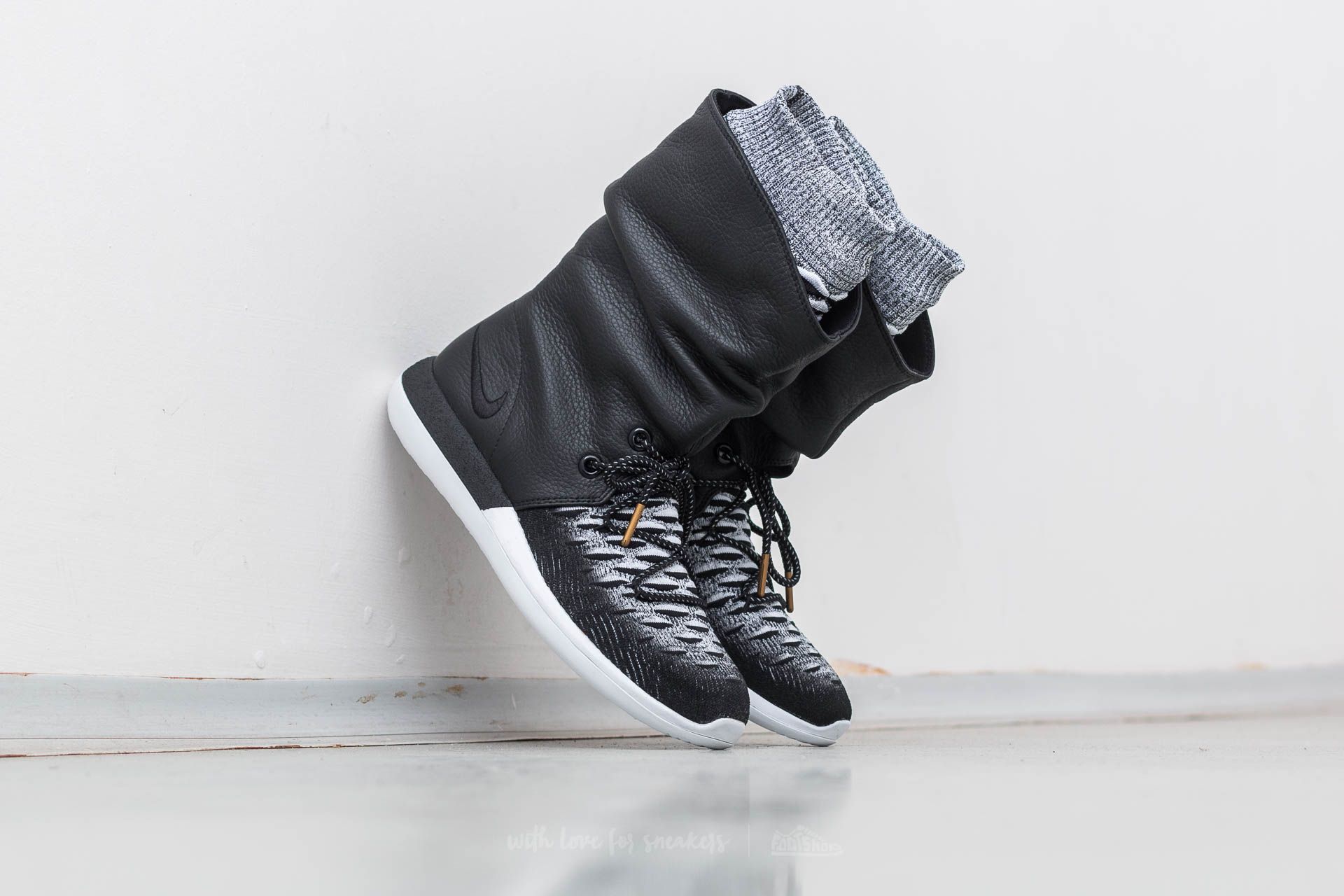 Women s shoes Nike W Roshe Two Hi Flyknit Black Black White