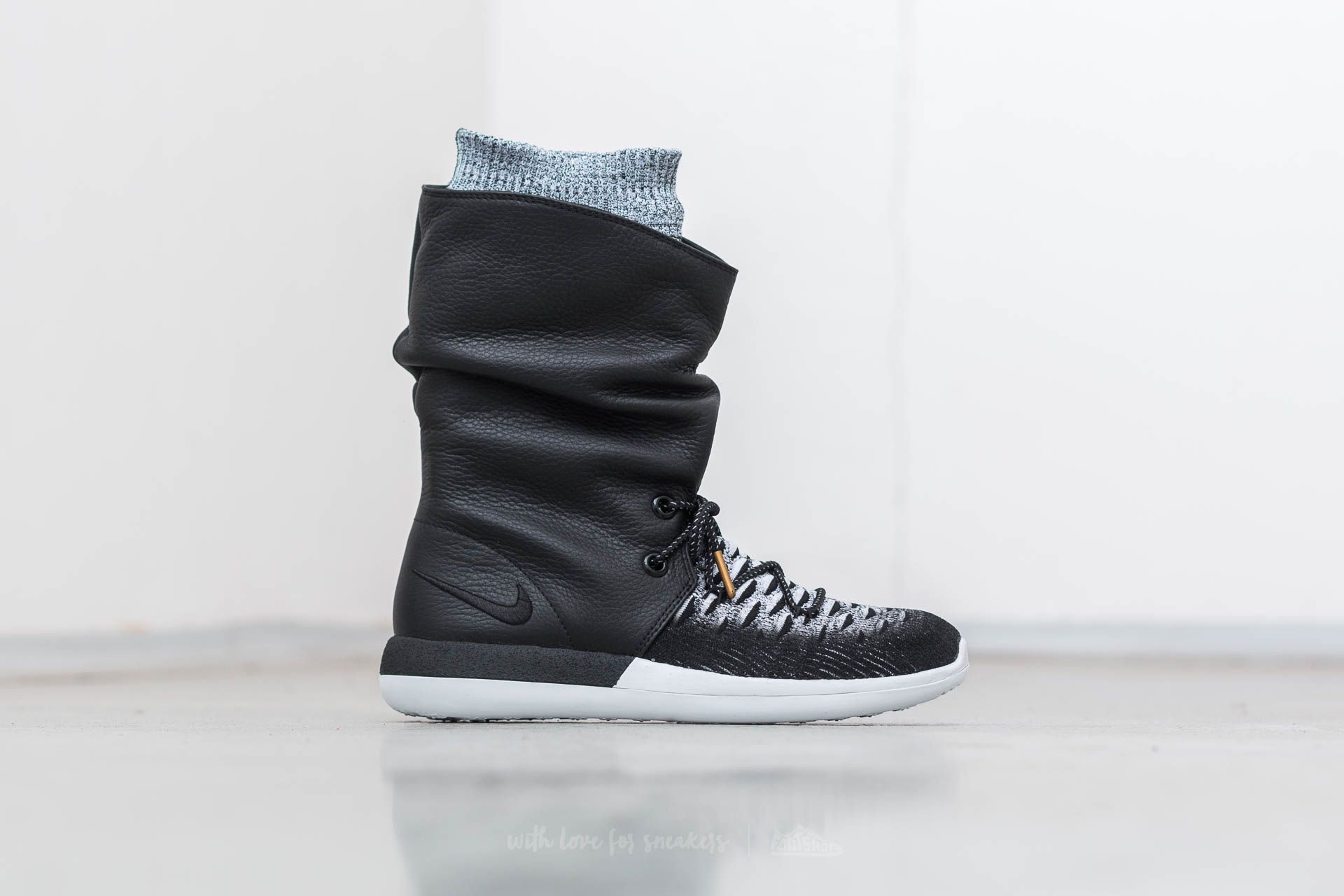 Nike womens roshe new arrivals two hi flyknit trainers