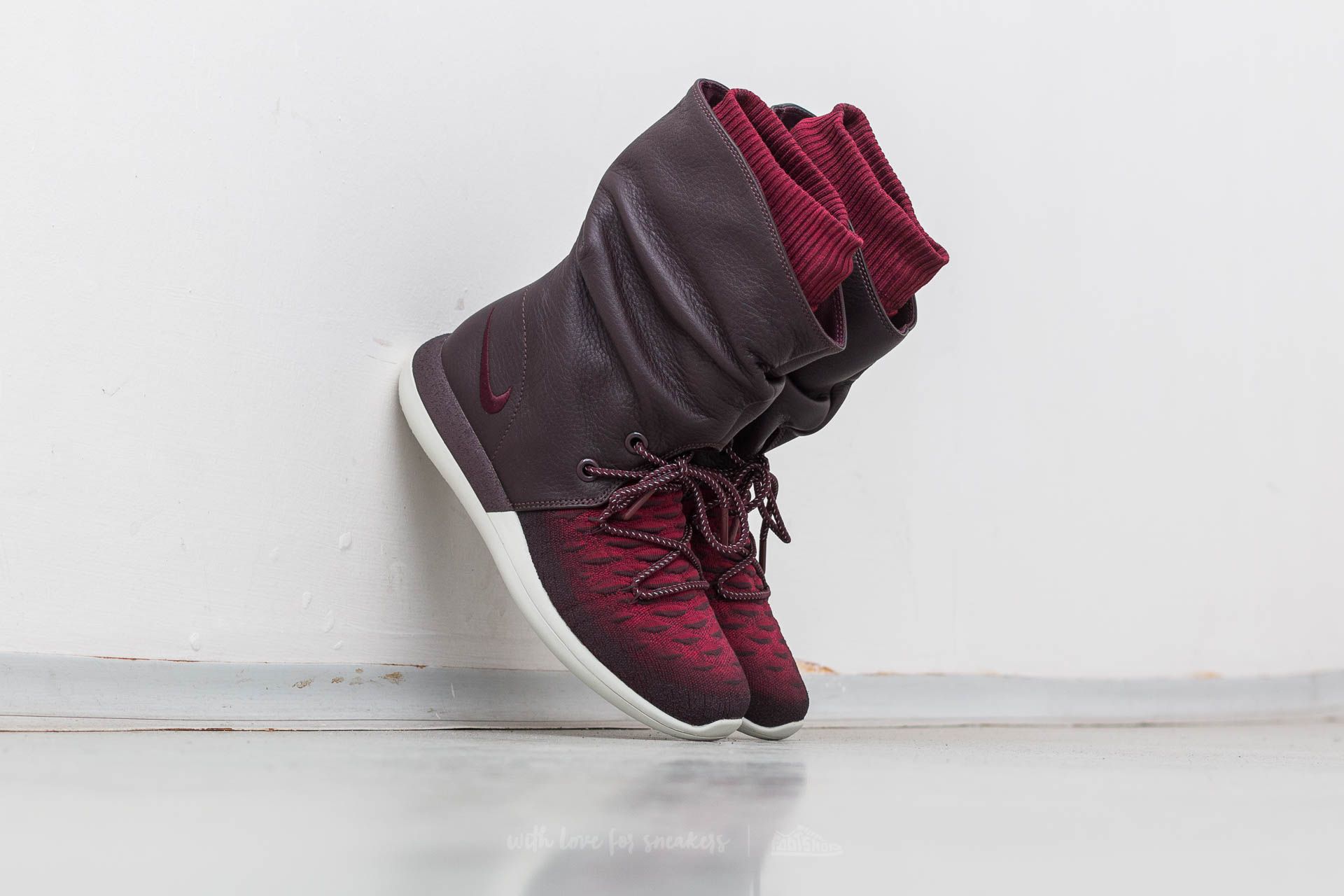 Women s shoes Nike W Roshe Two Hi Flyknit Deep Burgundy Deep Burgundy Footshop