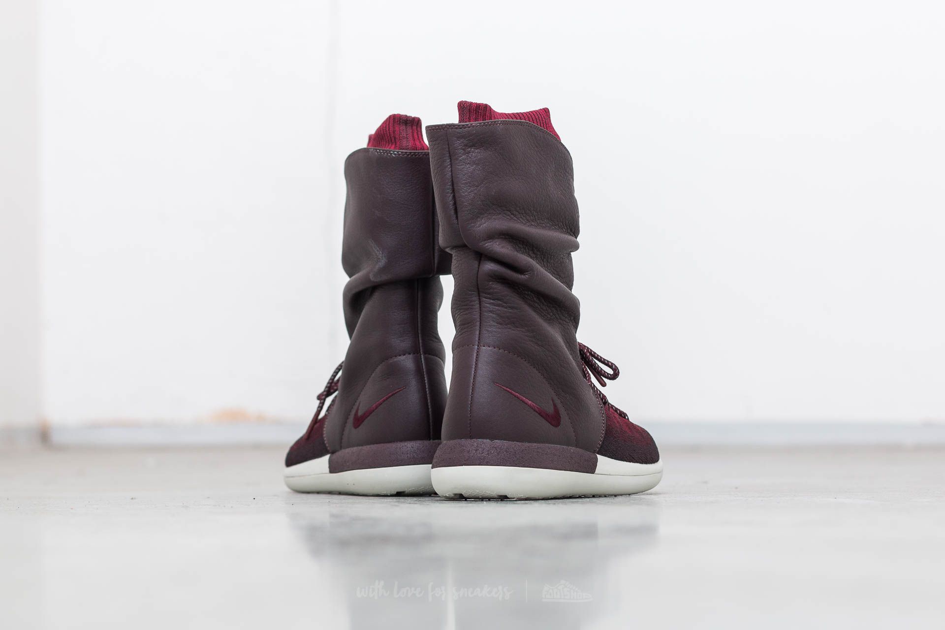 Roshes top women maroon