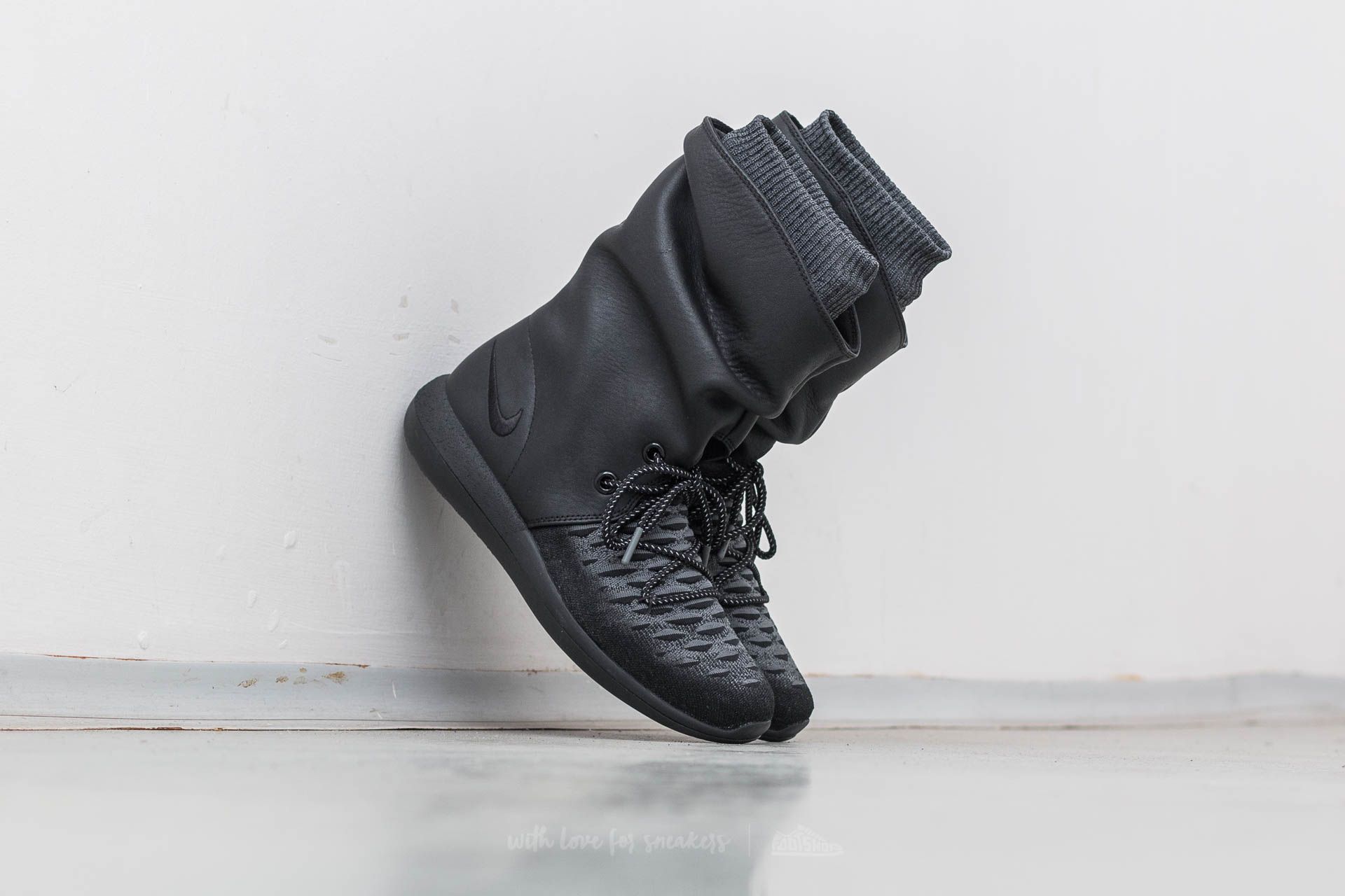 Women s shoes Nike W Roshe Two Hi Flyknit Black Black Dark Grey Footshop