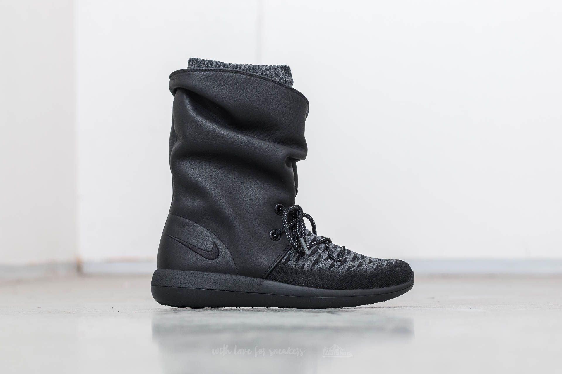 Damen Sneaker und Schuhe Nike W Roshe Two Hi Flyknit Black/ Black-Dark Grey