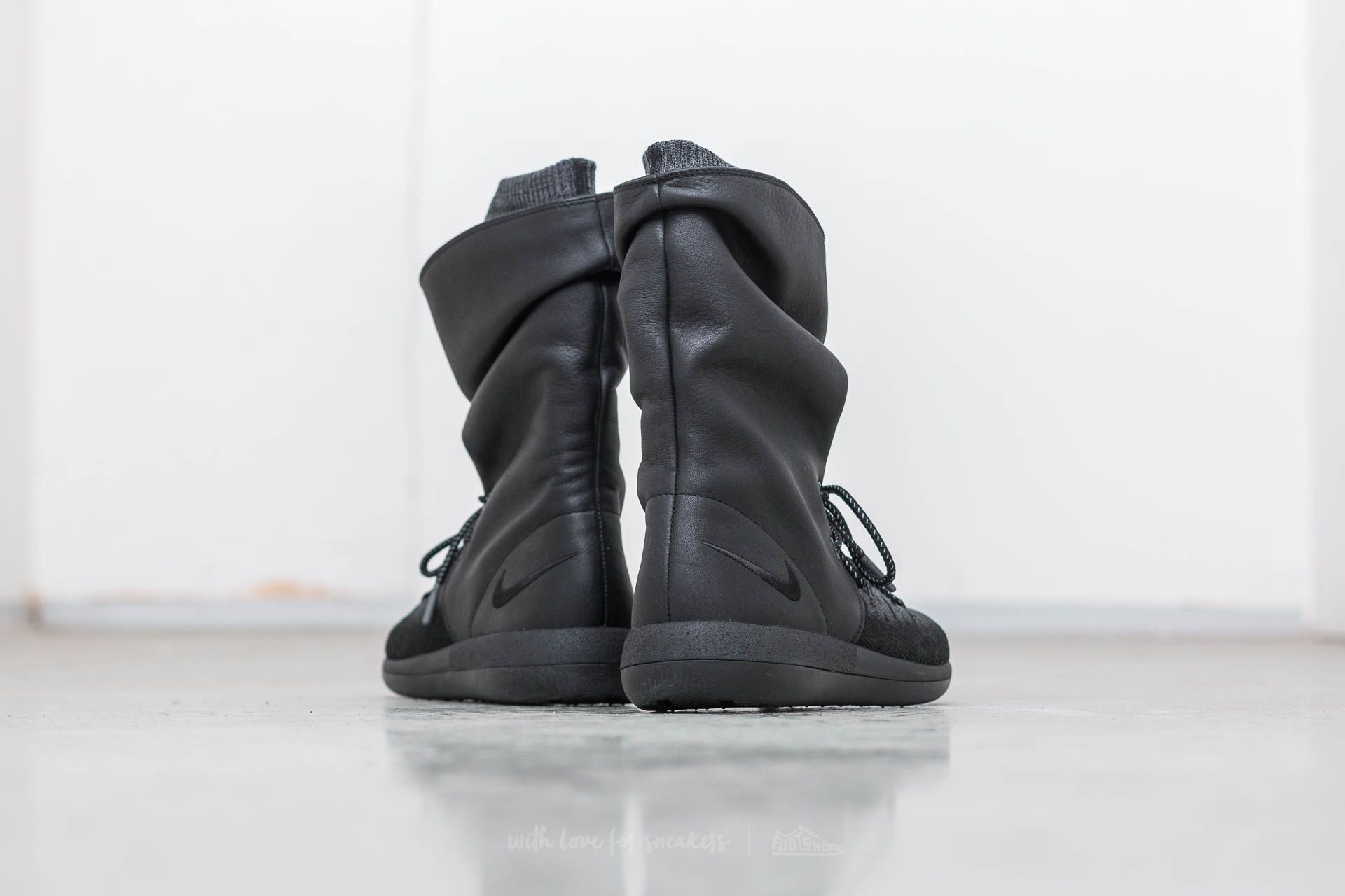 Damen Sneaker und Schuhe Nike W Roshe Two Hi Flyknit Black/ Black-Dark Grey