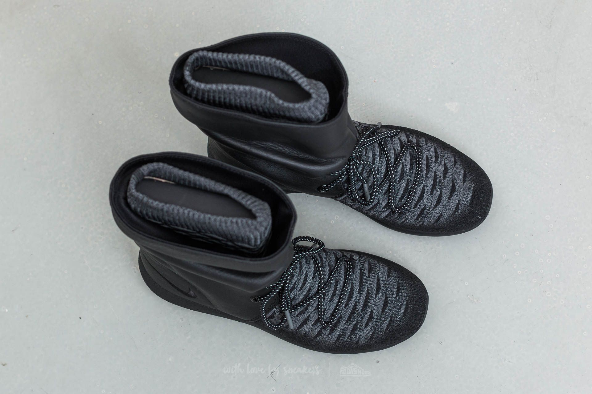 Damen Sneaker und Schuhe Nike W Roshe Two Hi Flyknit Black/ Black-Dark Grey