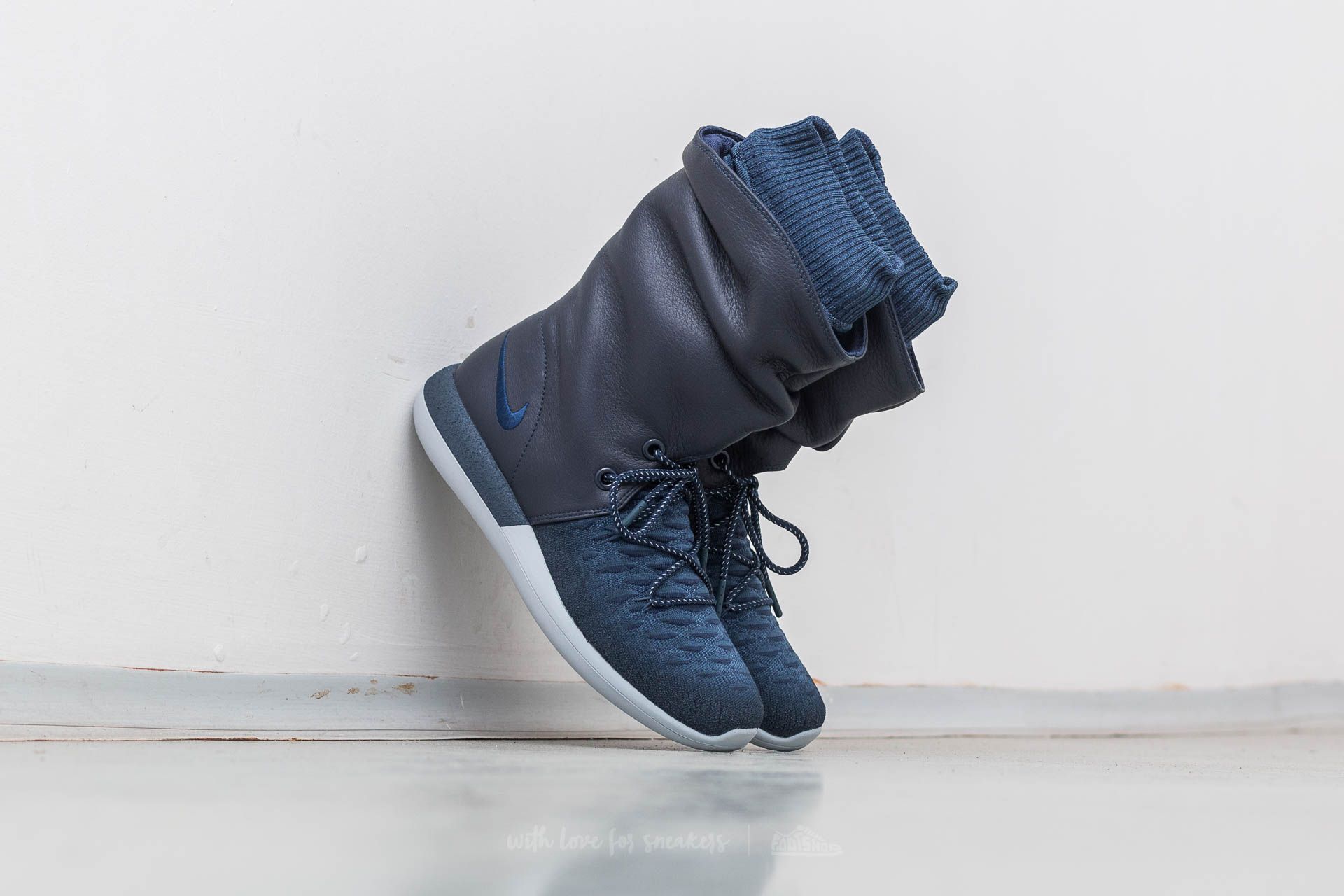 Chaussures et baskets femme Nike W Roshe Two Hi Flyknit College Navy/ College Navy